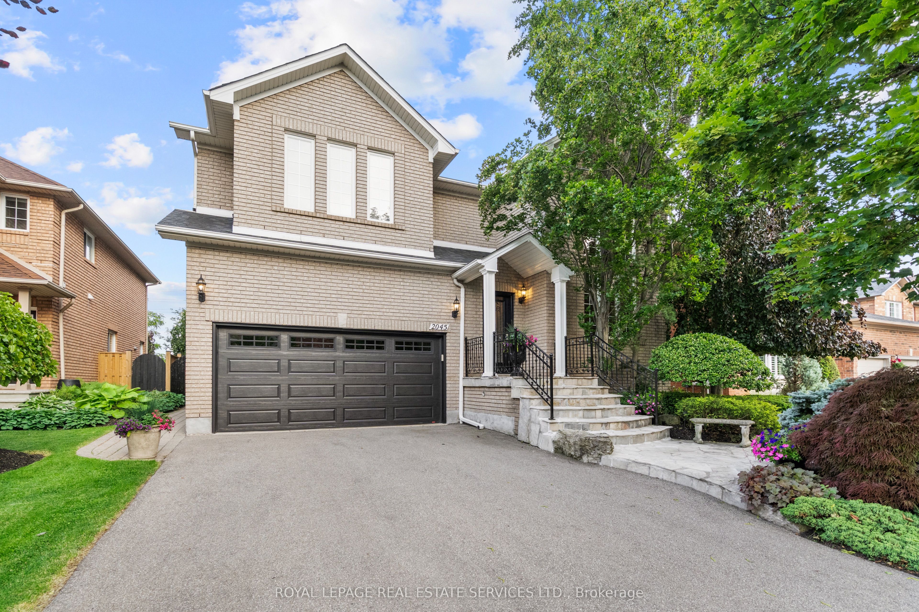 2045 Rosemount Crescent Property Photo 1