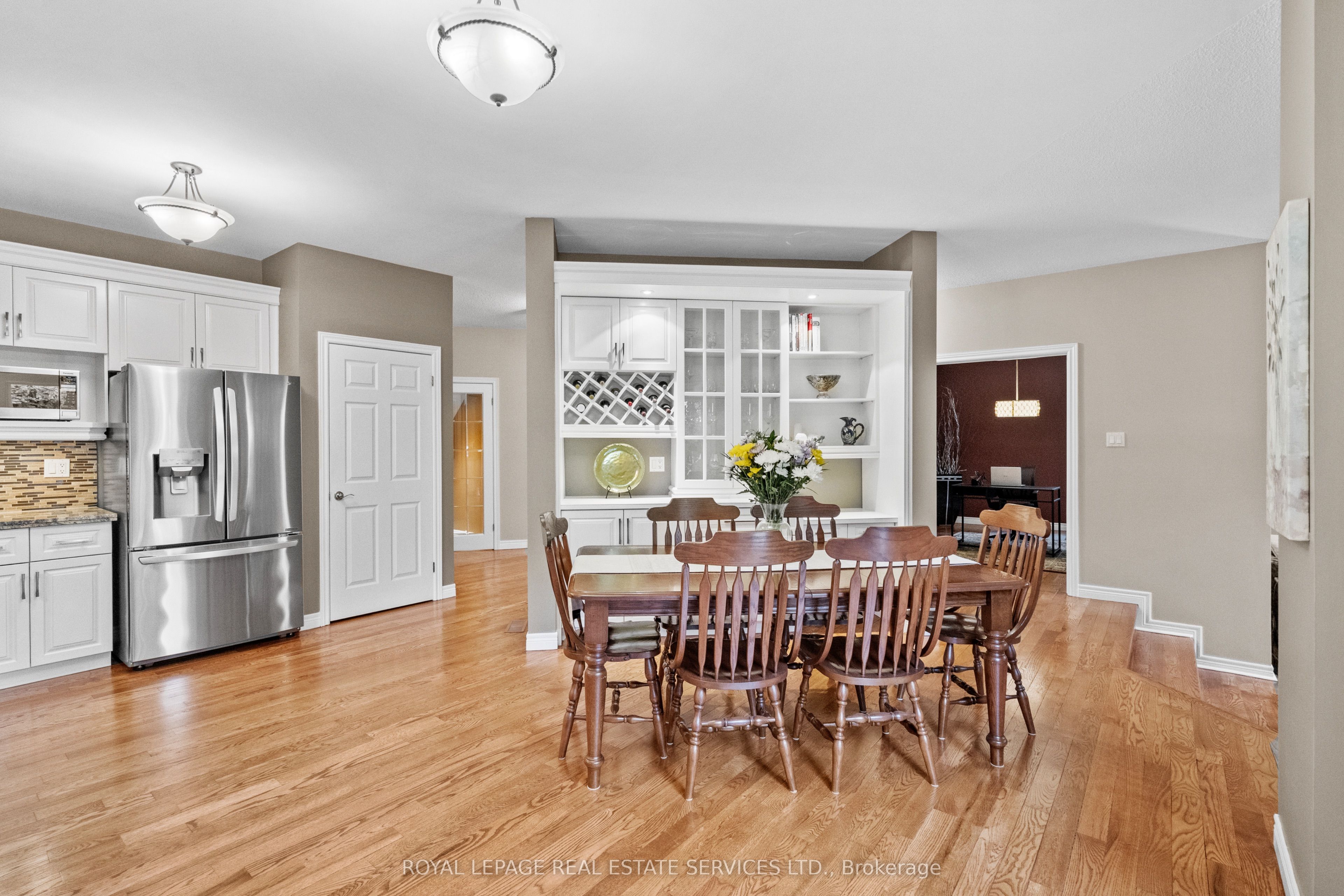2045 Rosemount Crescent Property Photo 8