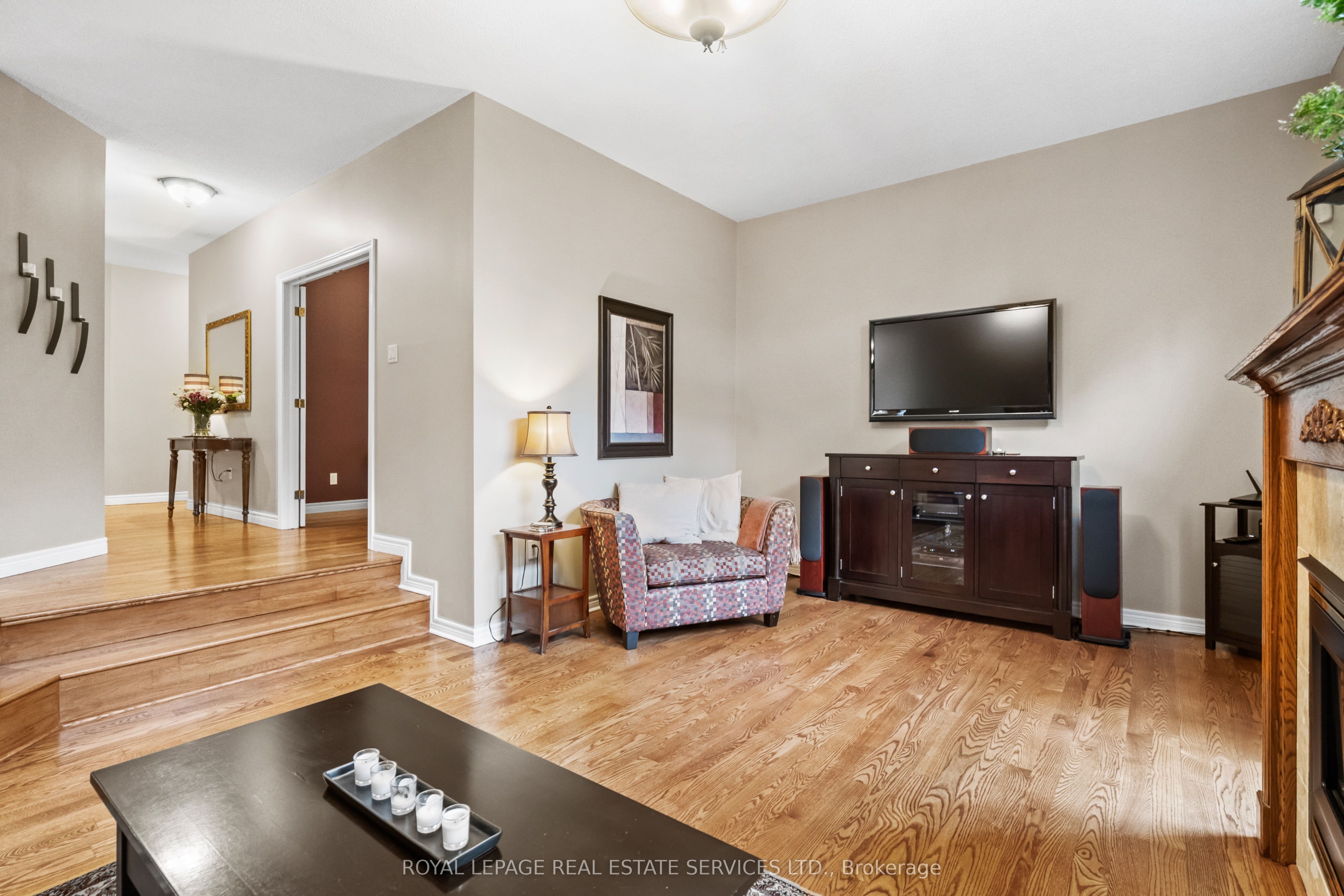 2045 Rosemount Crescent Property Photo 11