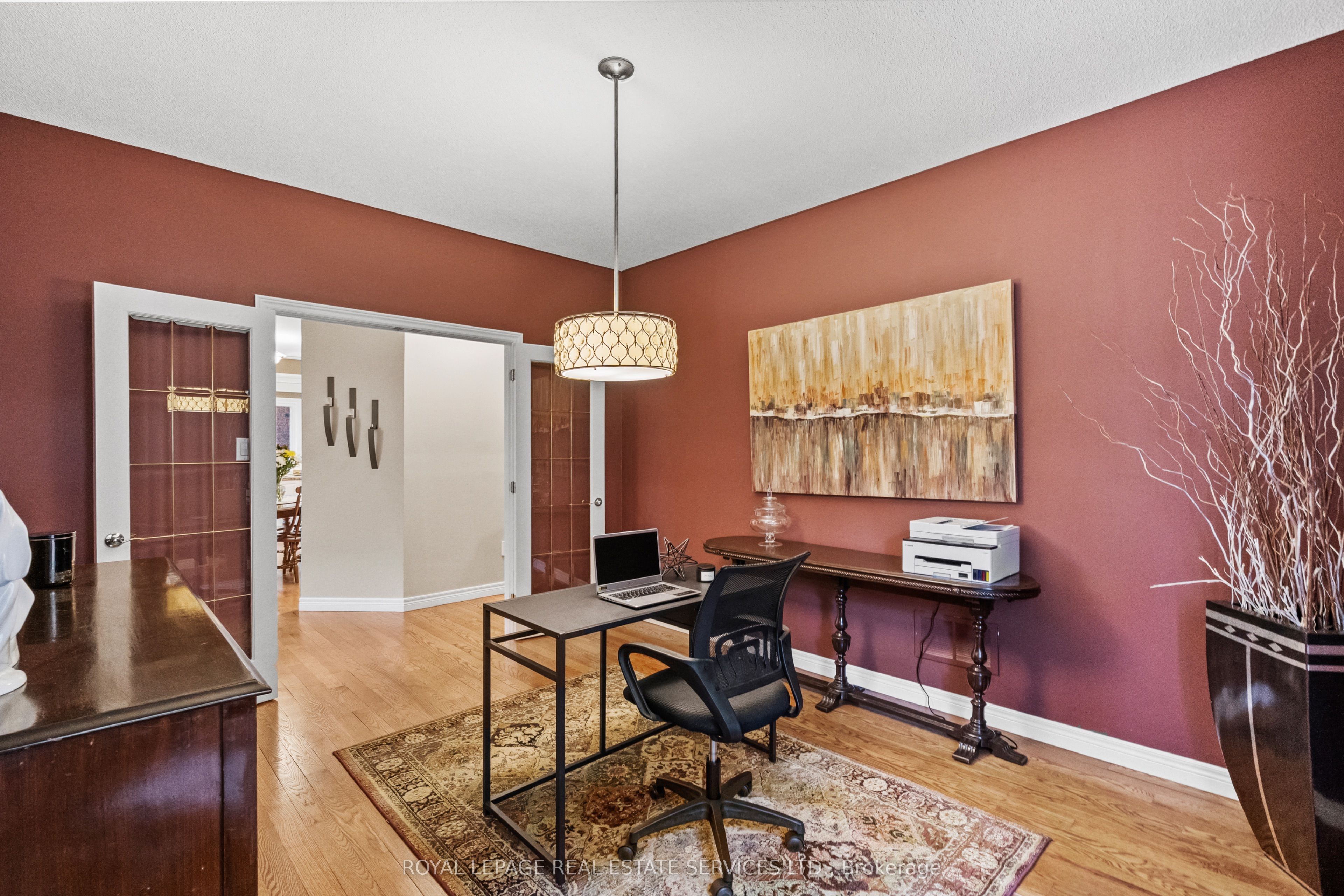 2045 Rosemount Crescent Property Photo 12