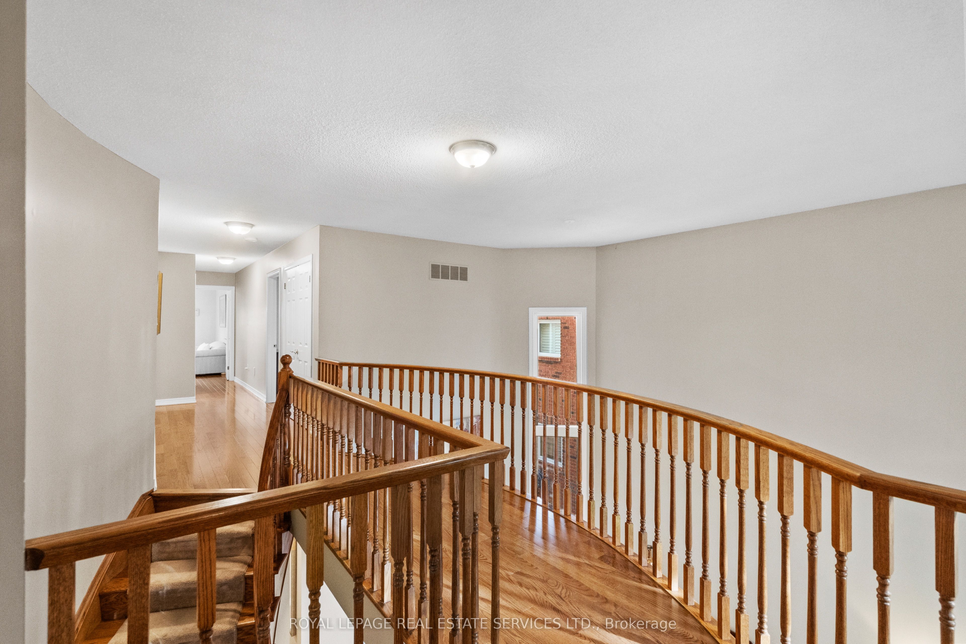 2045 Rosemount Crescent Property Photo 17
