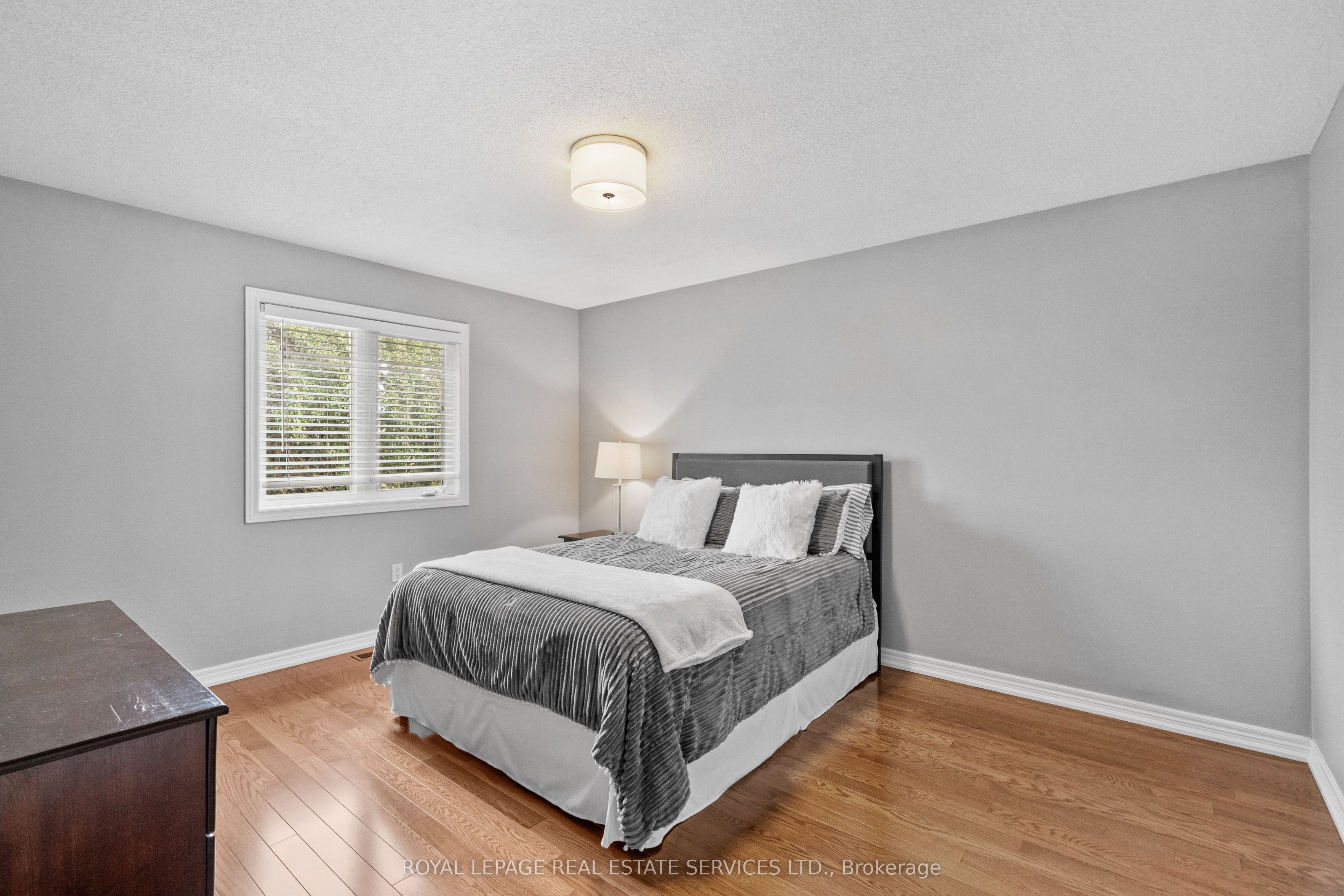 2045 Rosemount Crescent Property Photo 25