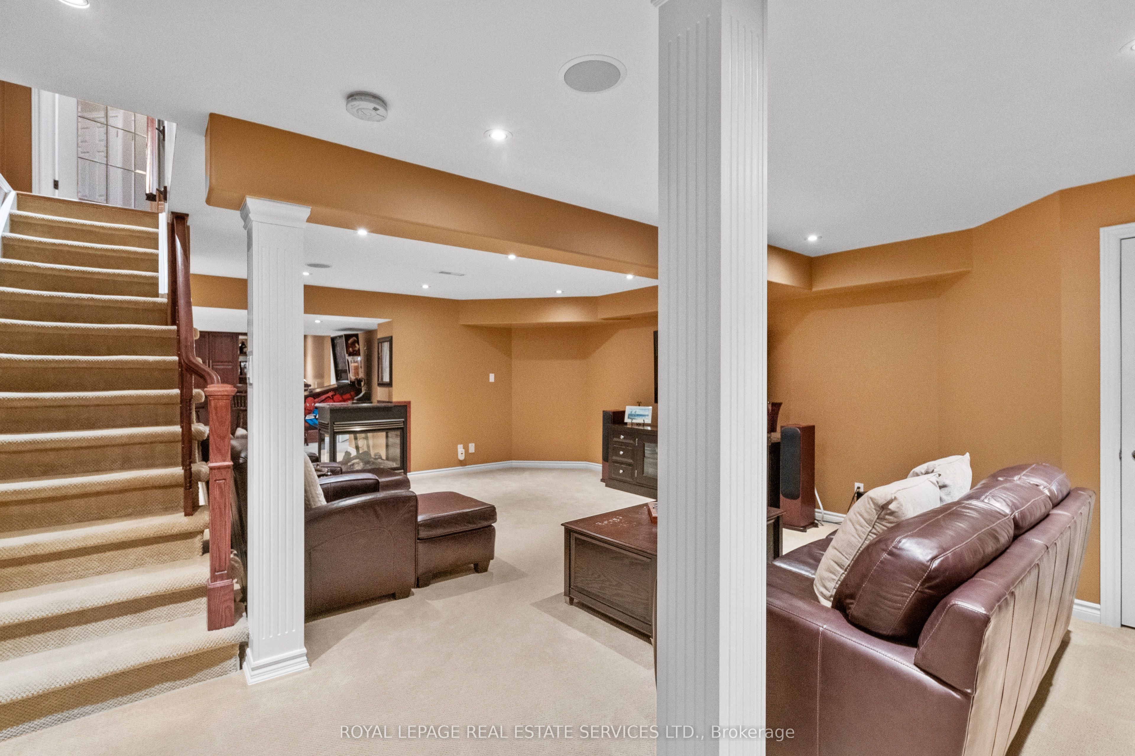 2045 Rosemount Crescent Property Photo 40