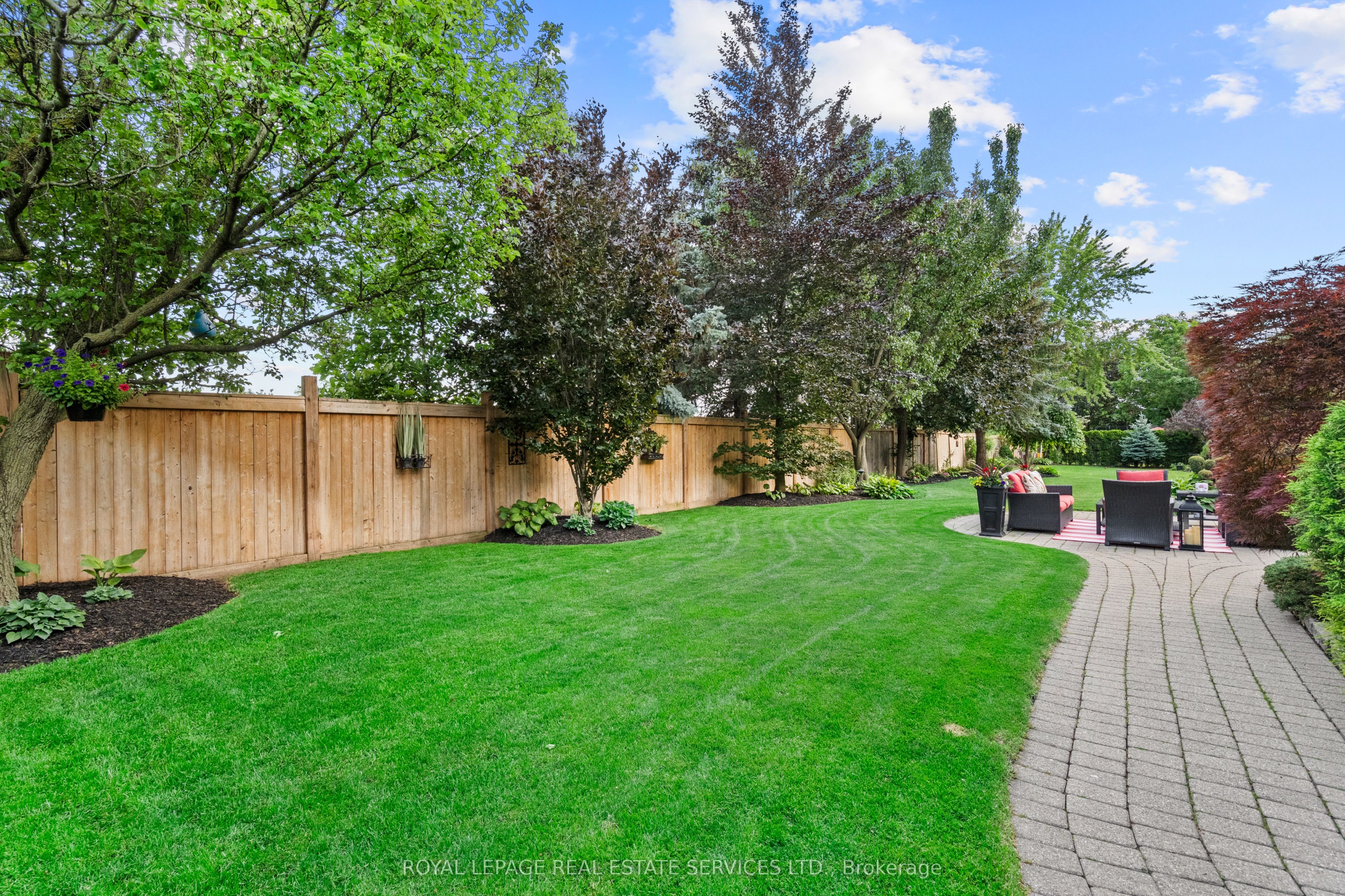 2045 Rosemount Crescent Property Photo 45