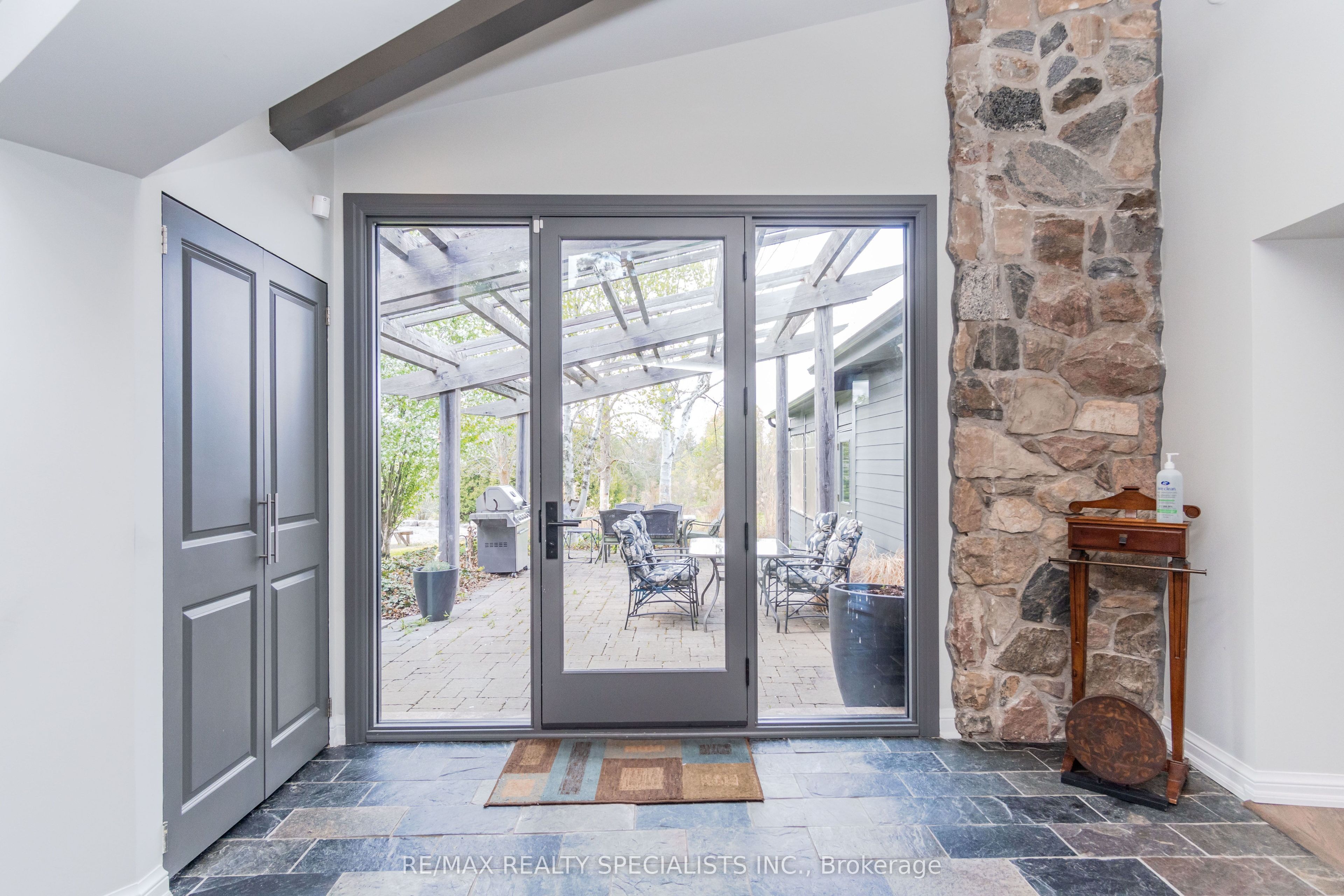 16167 Mclaughlin Road Property Photo 4
