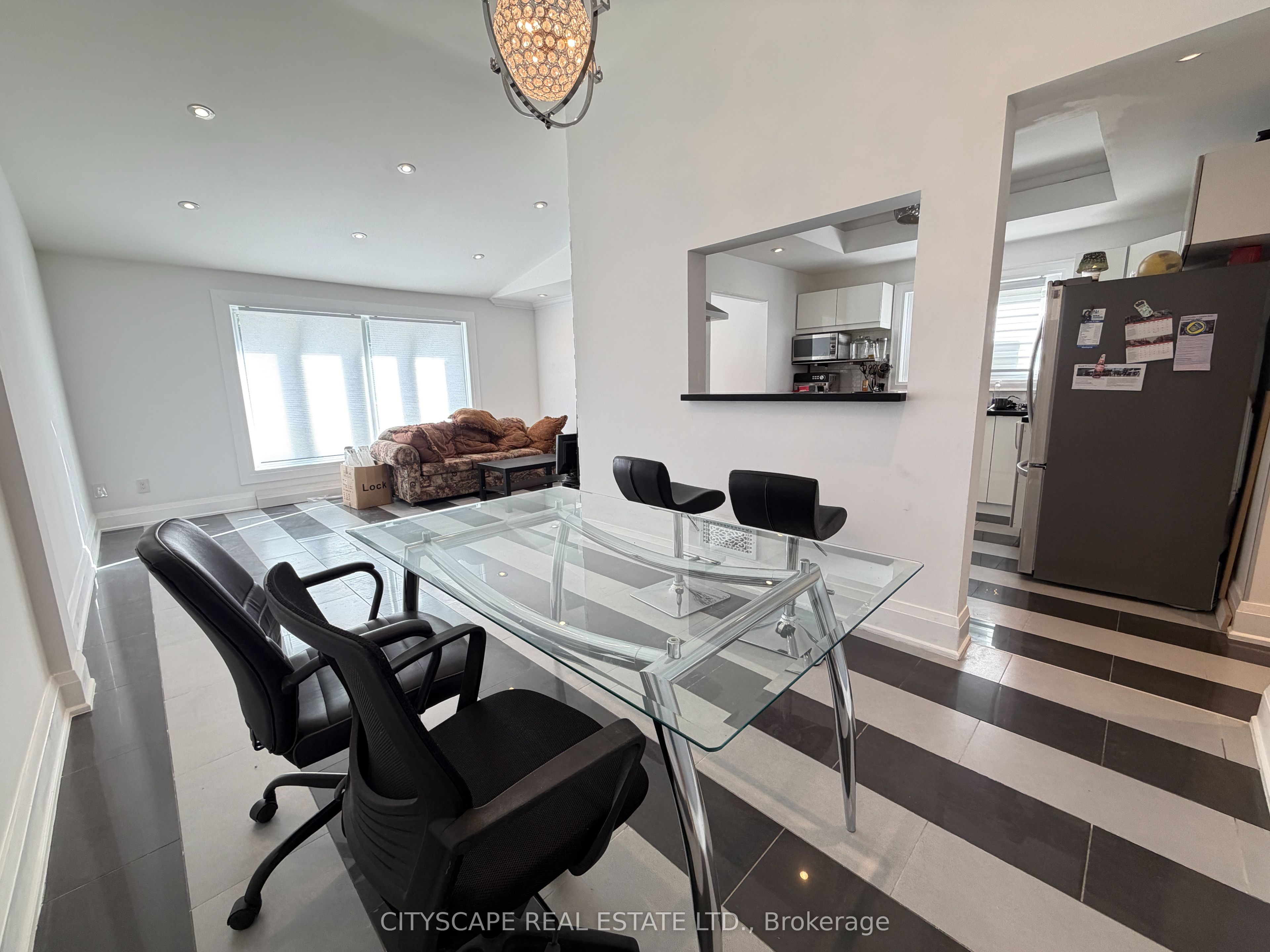 135 Bonham Boulevard Upper Property Photo 11