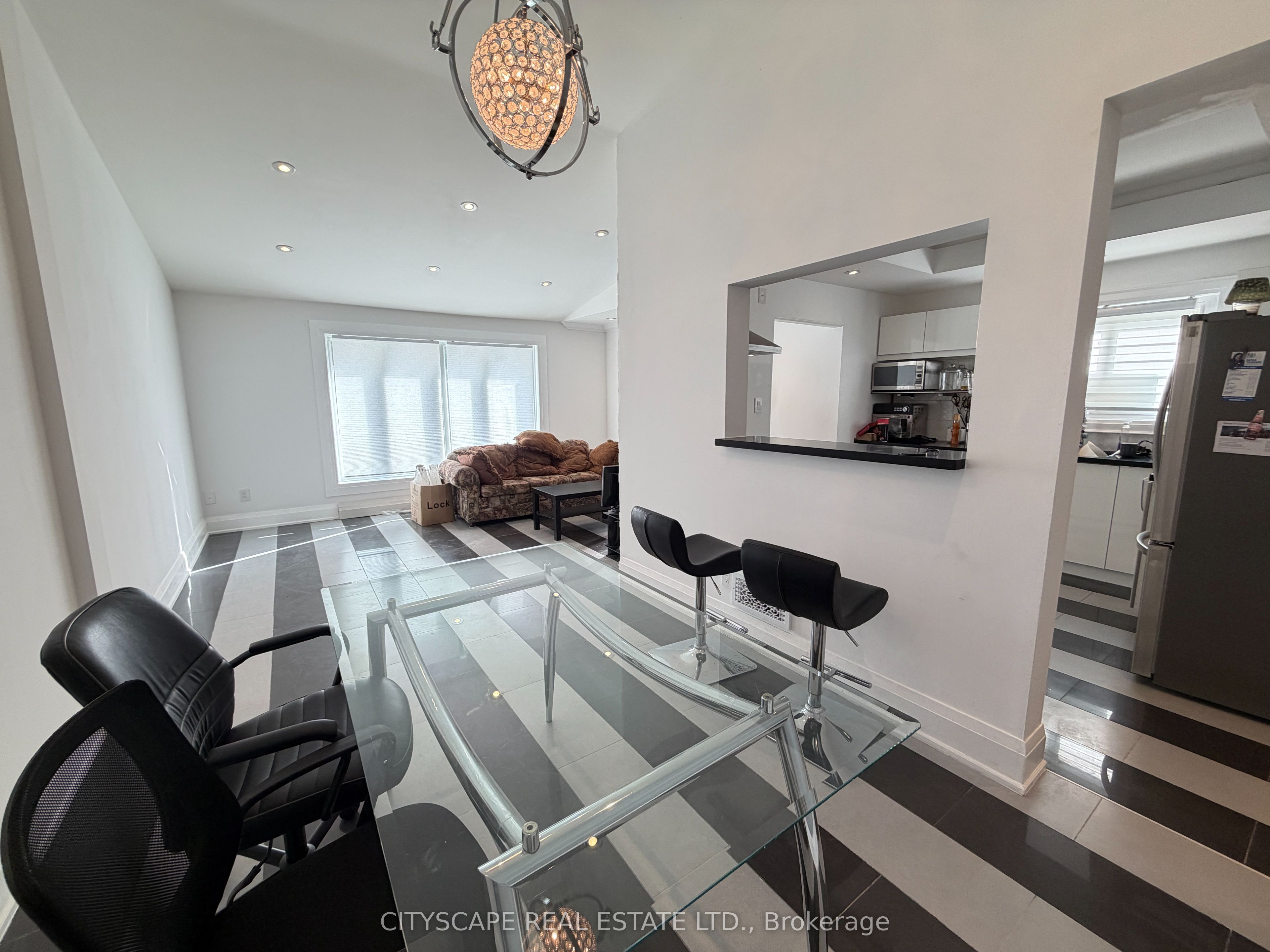 135 Bonham Boulevard Upper Property Photo 12