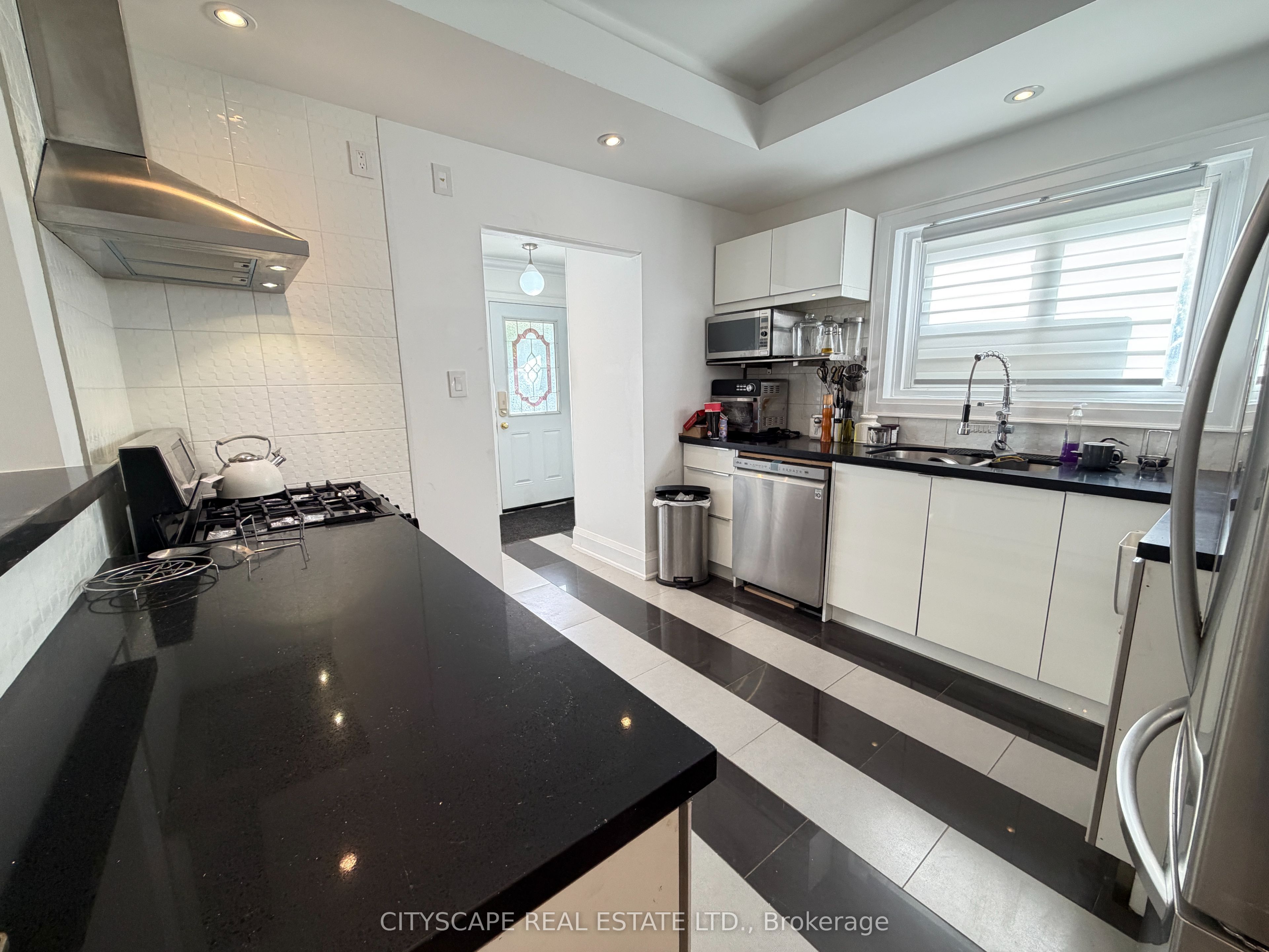 135 Bonham Boulevard Upper Property Photo 15
