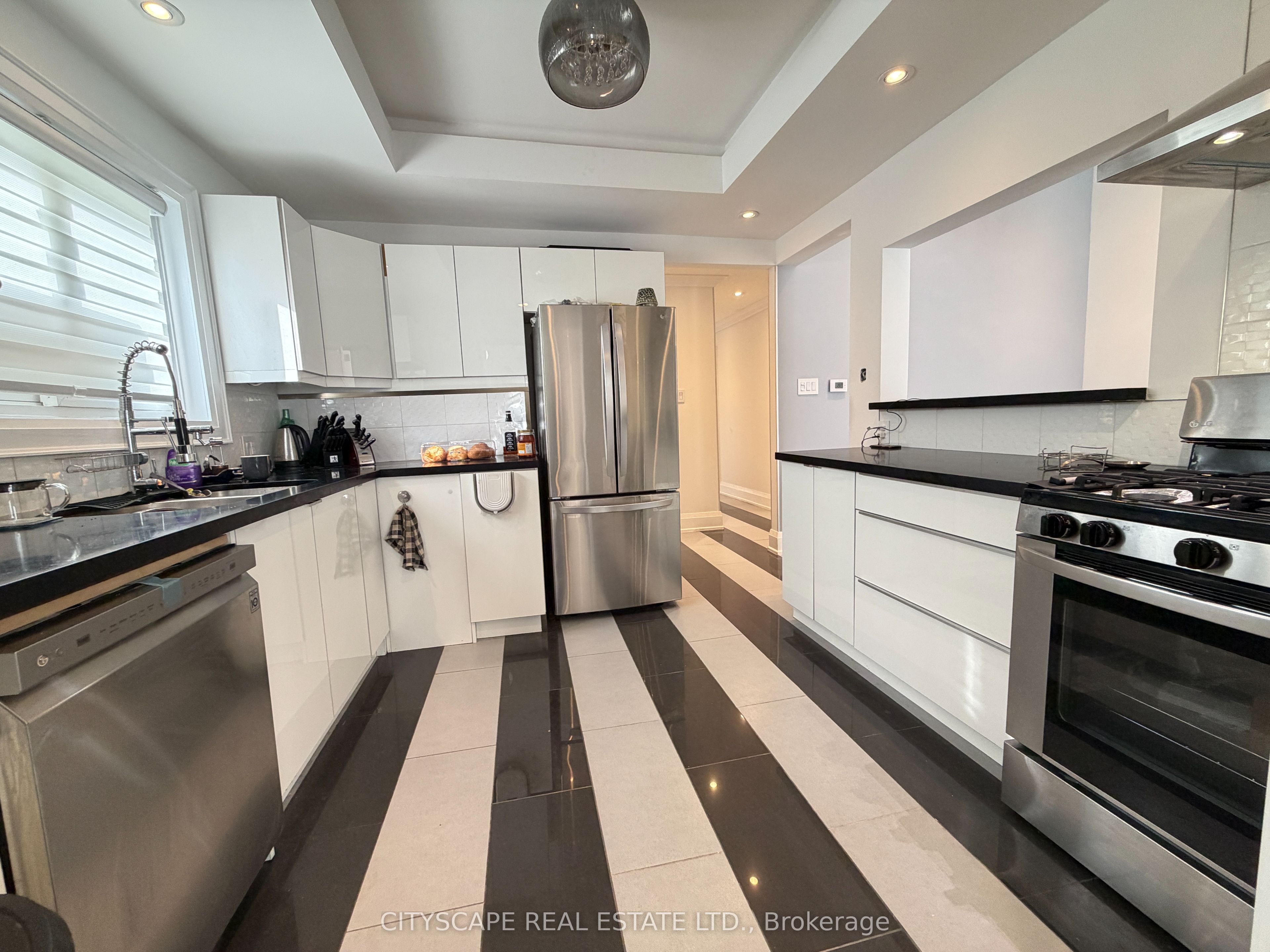 135 Bonham Boulevard Upper Property Photo 16