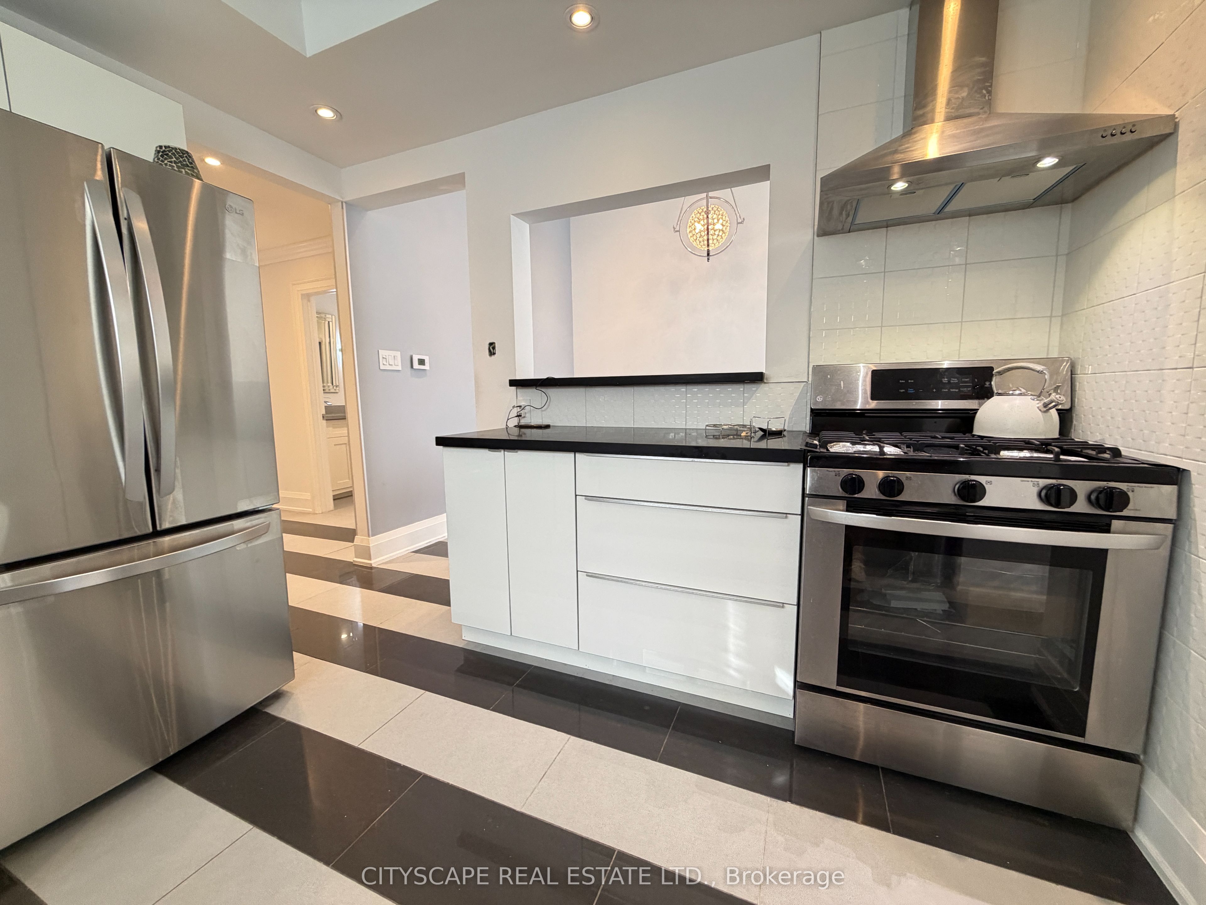 135 Bonham Boulevard Upper Property Photo 17