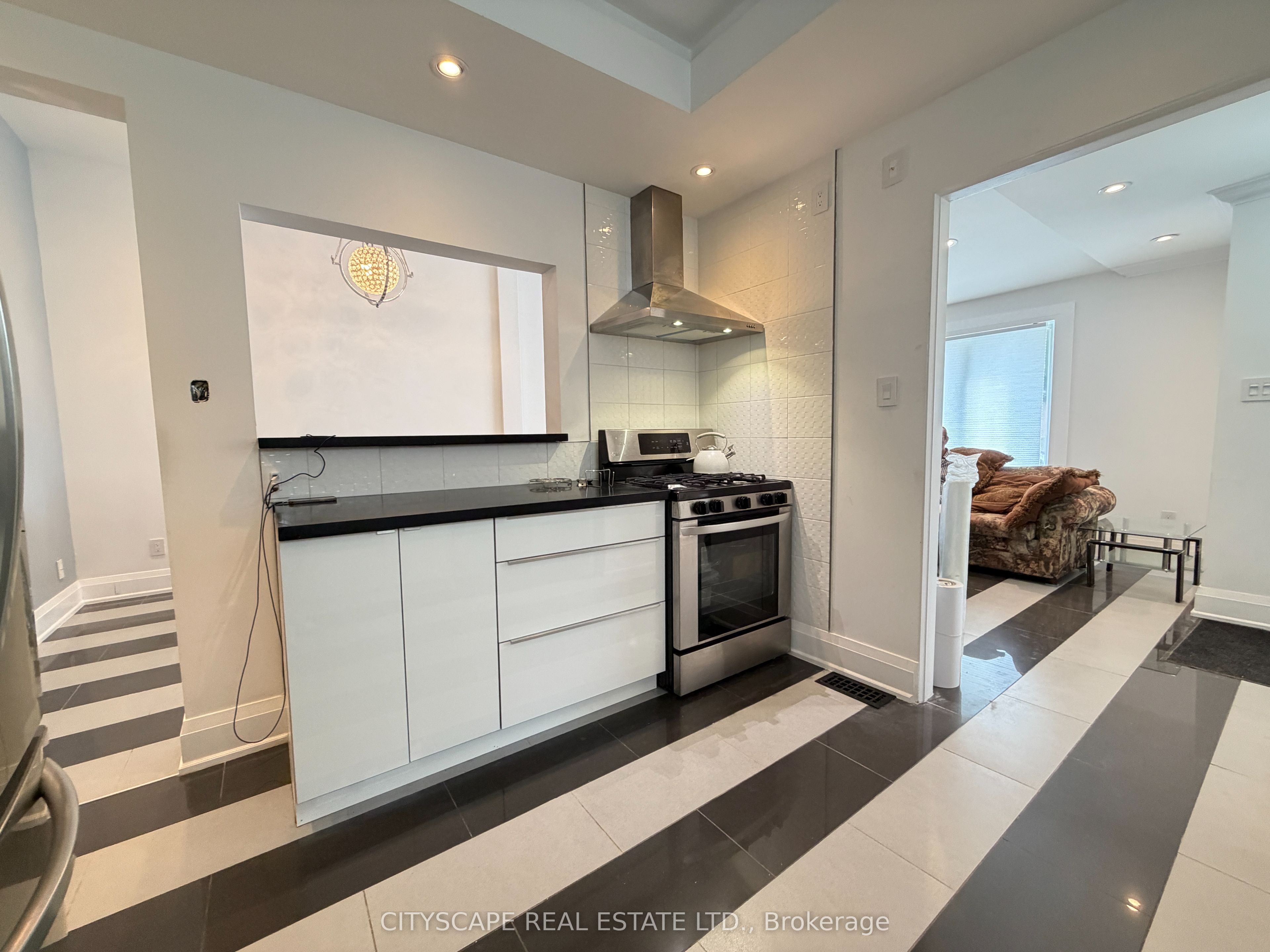 135 Bonham Boulevard Upper Property Photo 20