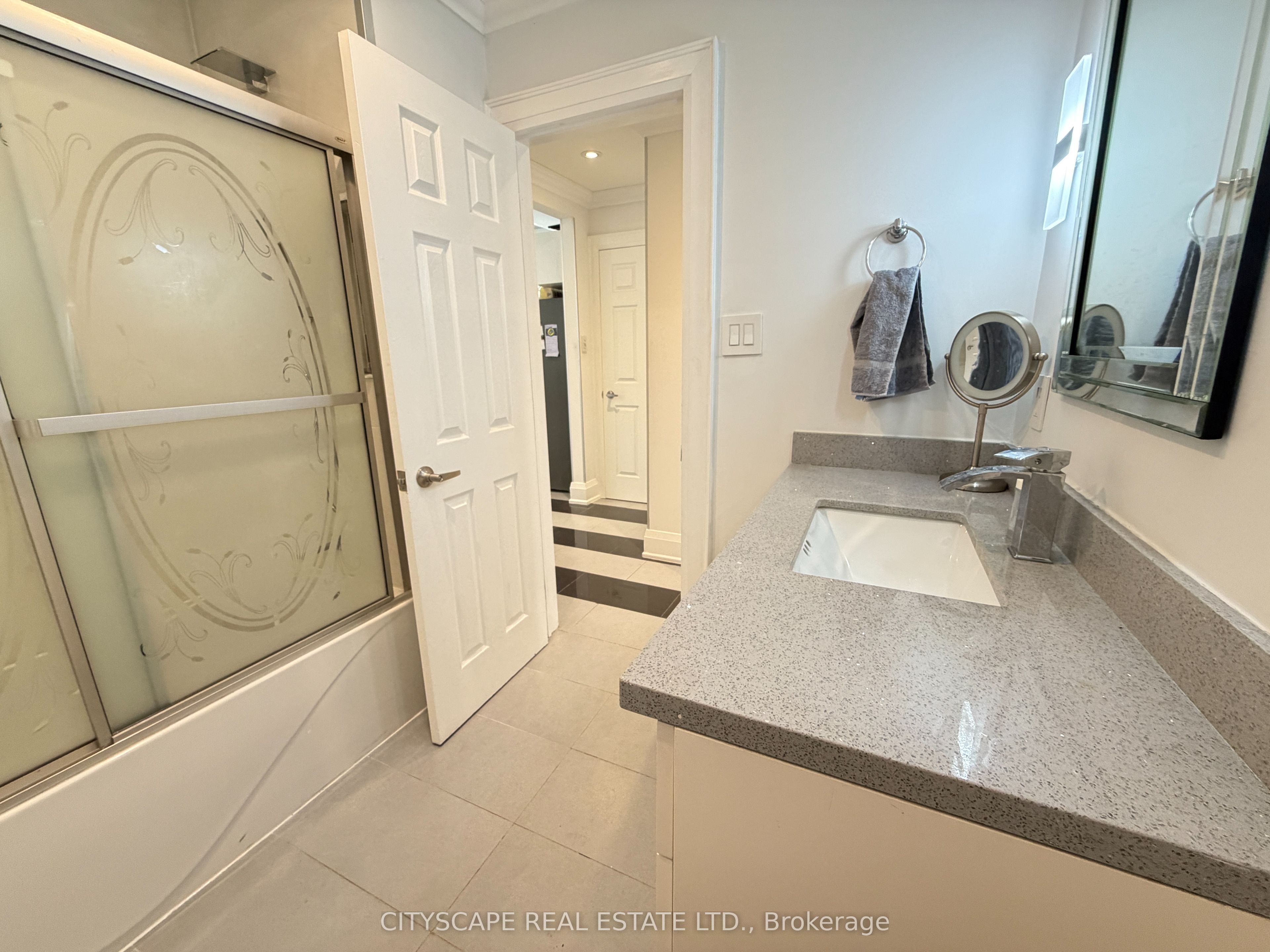 135 Bonham Boulevard Upper Property Photo 24