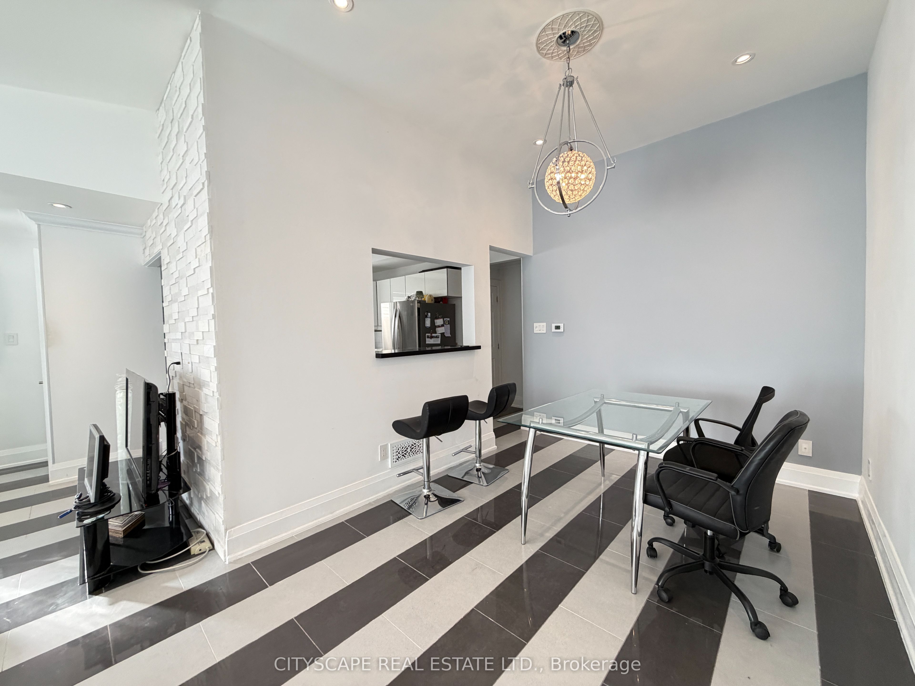 135 Bonham Boulevard Upper Property Photo 40