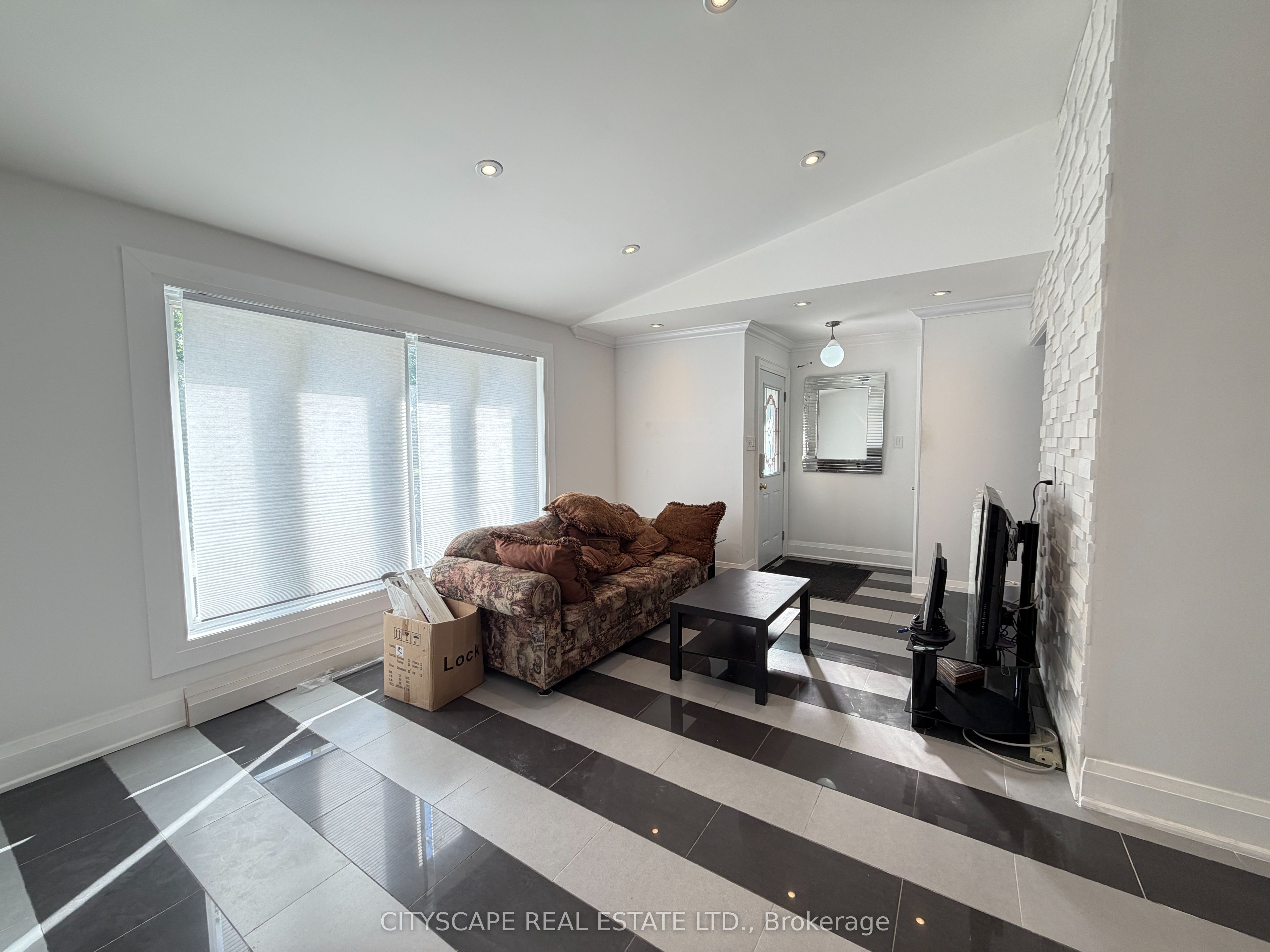 135 Bonham Boulevard Upper Property Photo 41