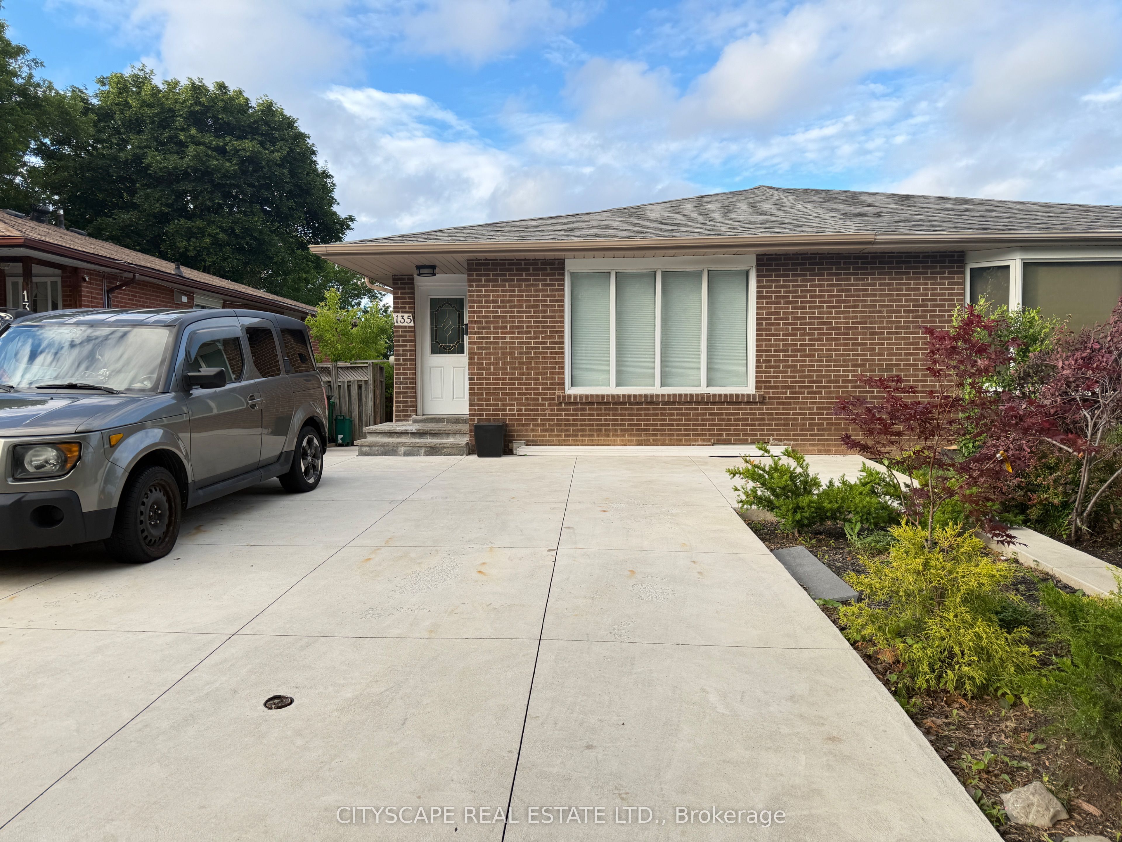 135 Bonham Boulevard Upper Property Photo 42