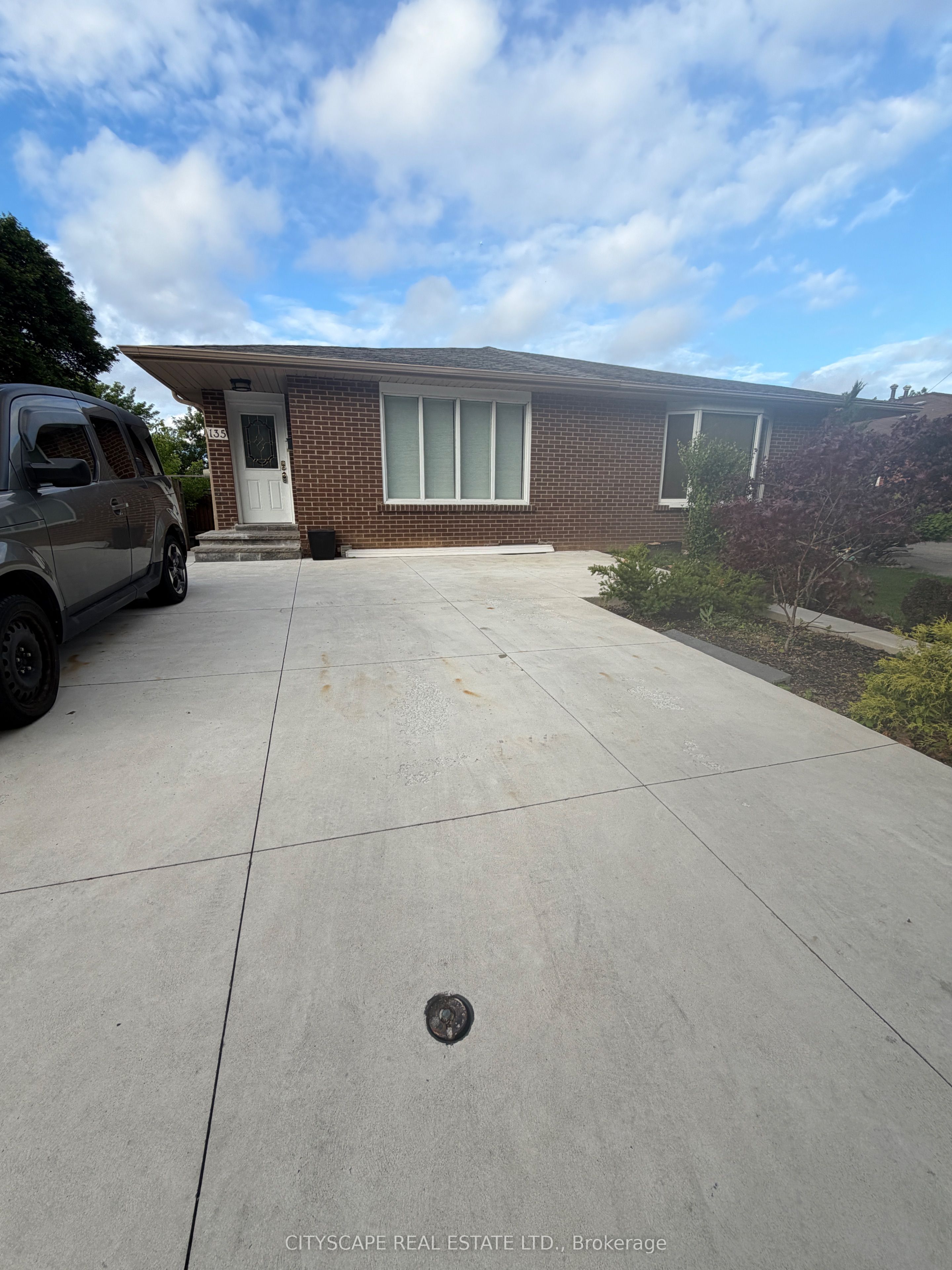 135 Bonham Boulevard Upper Property Photo 43