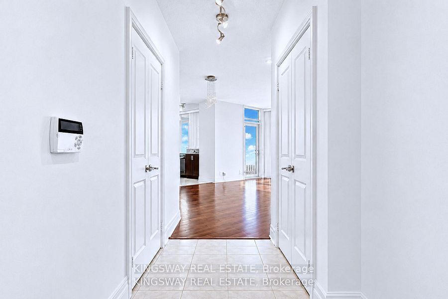 80 Absolute Avenue 2709 Property Photo 9