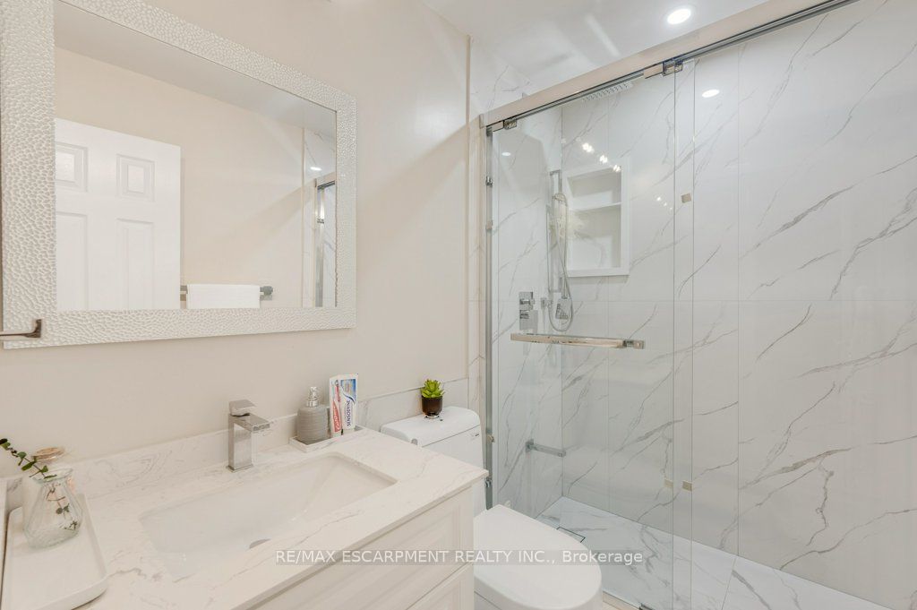2597 Addingham Crescent Property Photo 14