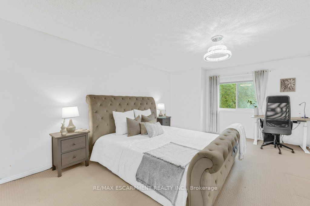 2597 Addingham Crescent Property Photo 18