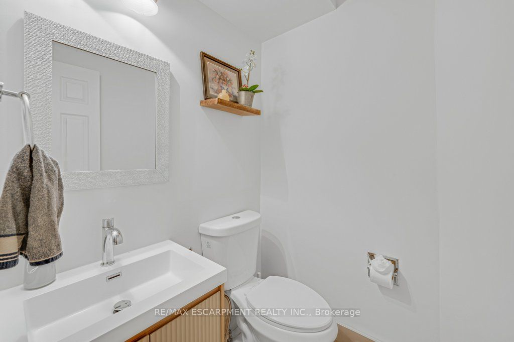 2597 Addingham Crescent Property Photo 22