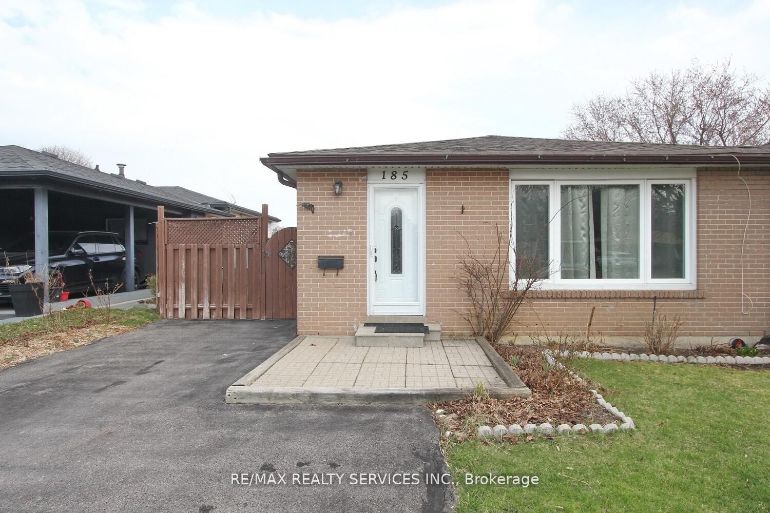 185 Earnscliffe Circle Property Photo 2