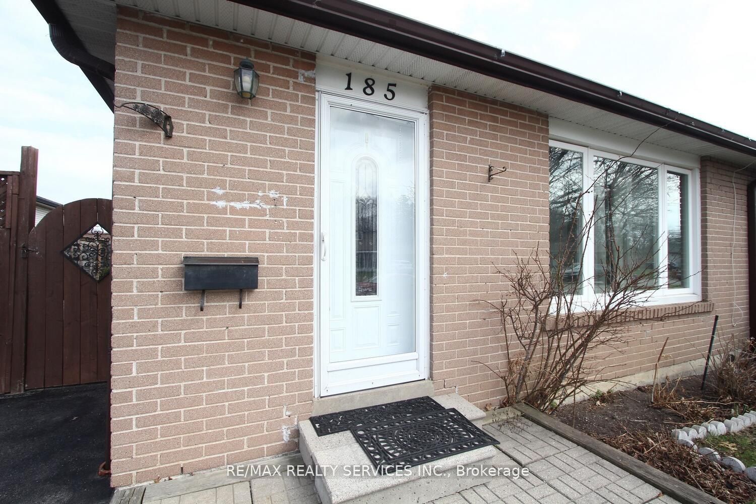 185 Earnscliffe Circle Property Photo 3