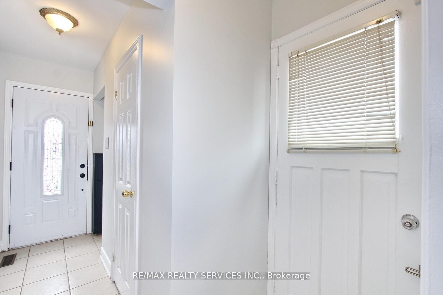 185 Earnscliffe Circle Property Photo 5