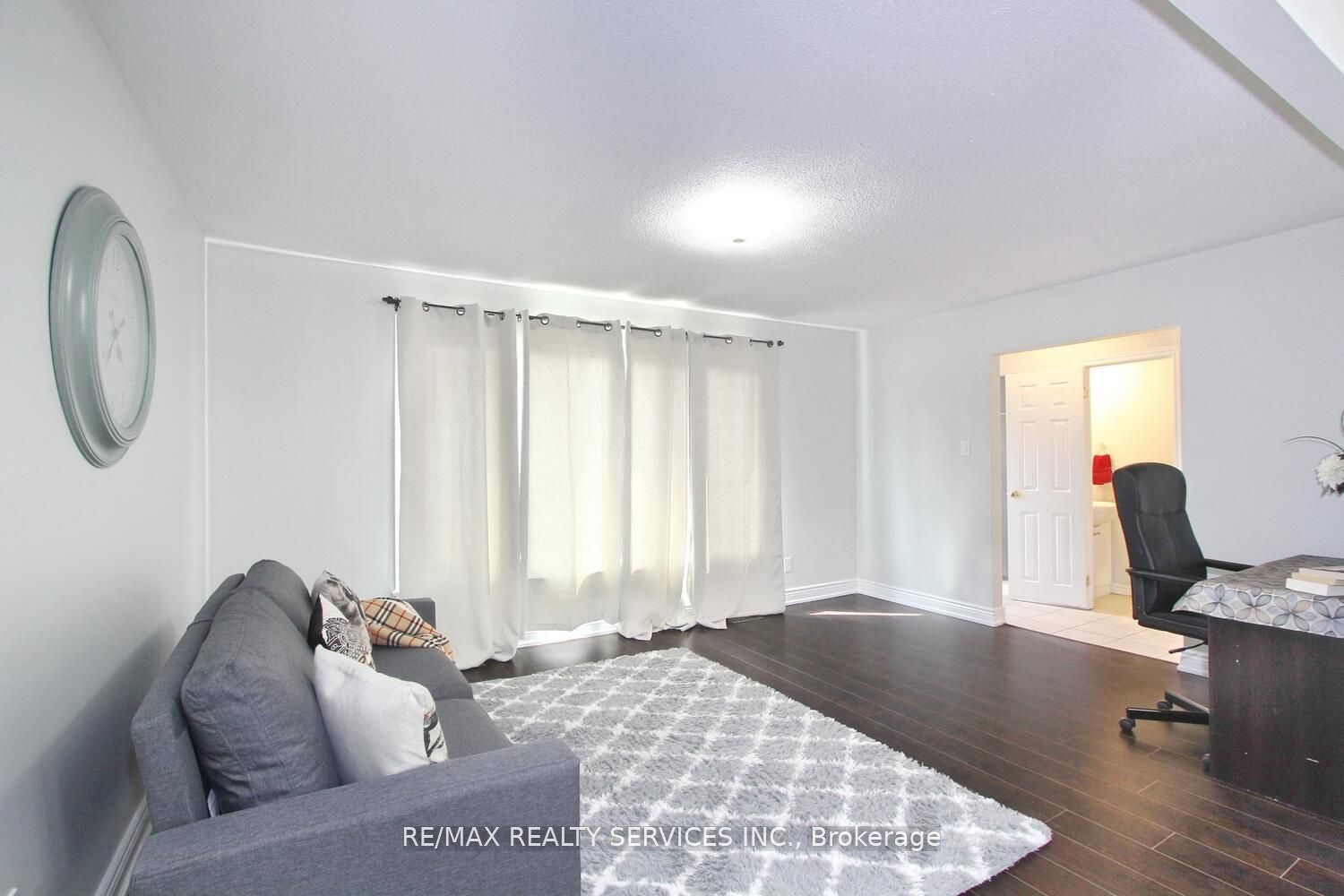 185 Earnscliffe Circle Property Photo 9