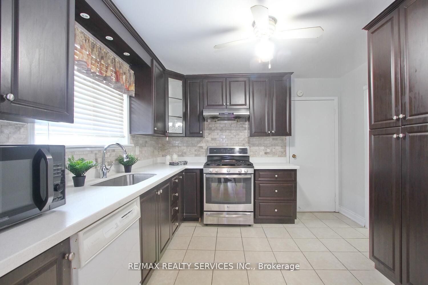 185 Earnscliffe Circle Property Photo 15