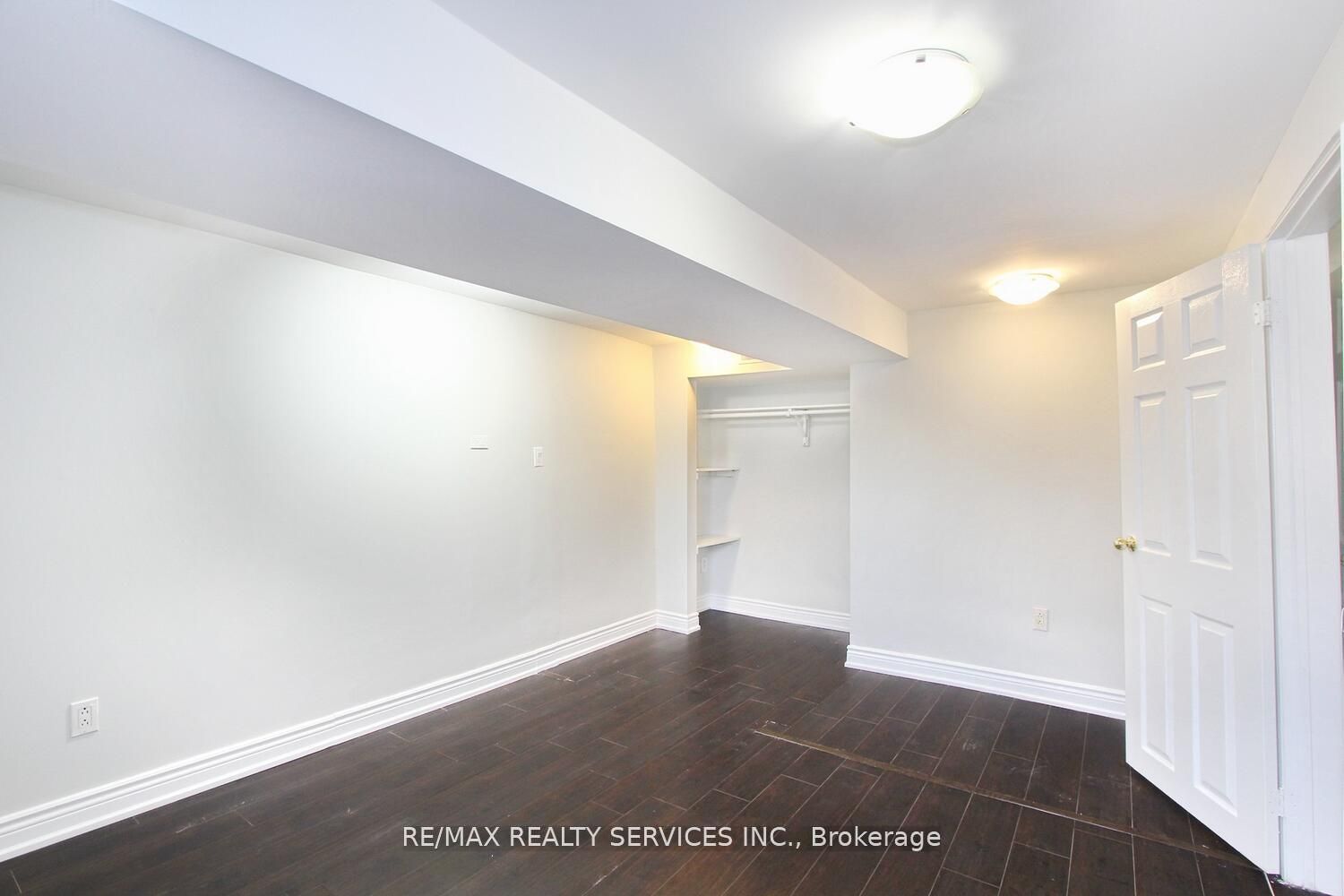 185 Earnscliffe Circle Property Photo 28
