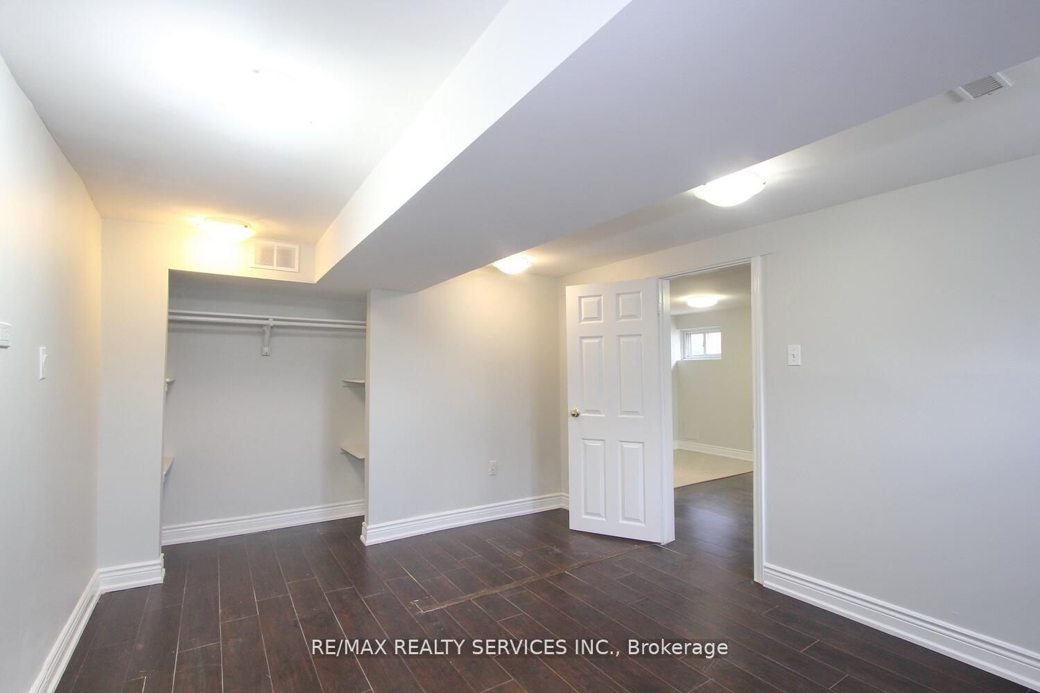 185 Earnscliffe Circle Property Photo 32