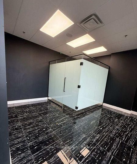 1 De Boers Drive 105 Property Photo 2