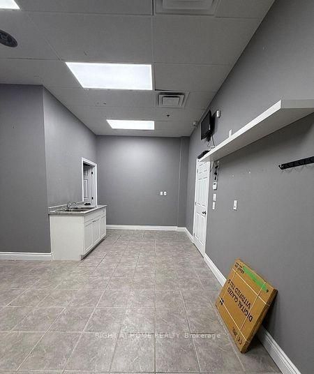 1 De Boers Drive 105 Property Photo 9