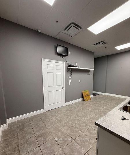 1 De Boers Drive 105 Property Photo 10