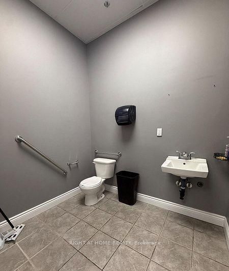 1 De Boers Drive 105 Property Photo 11