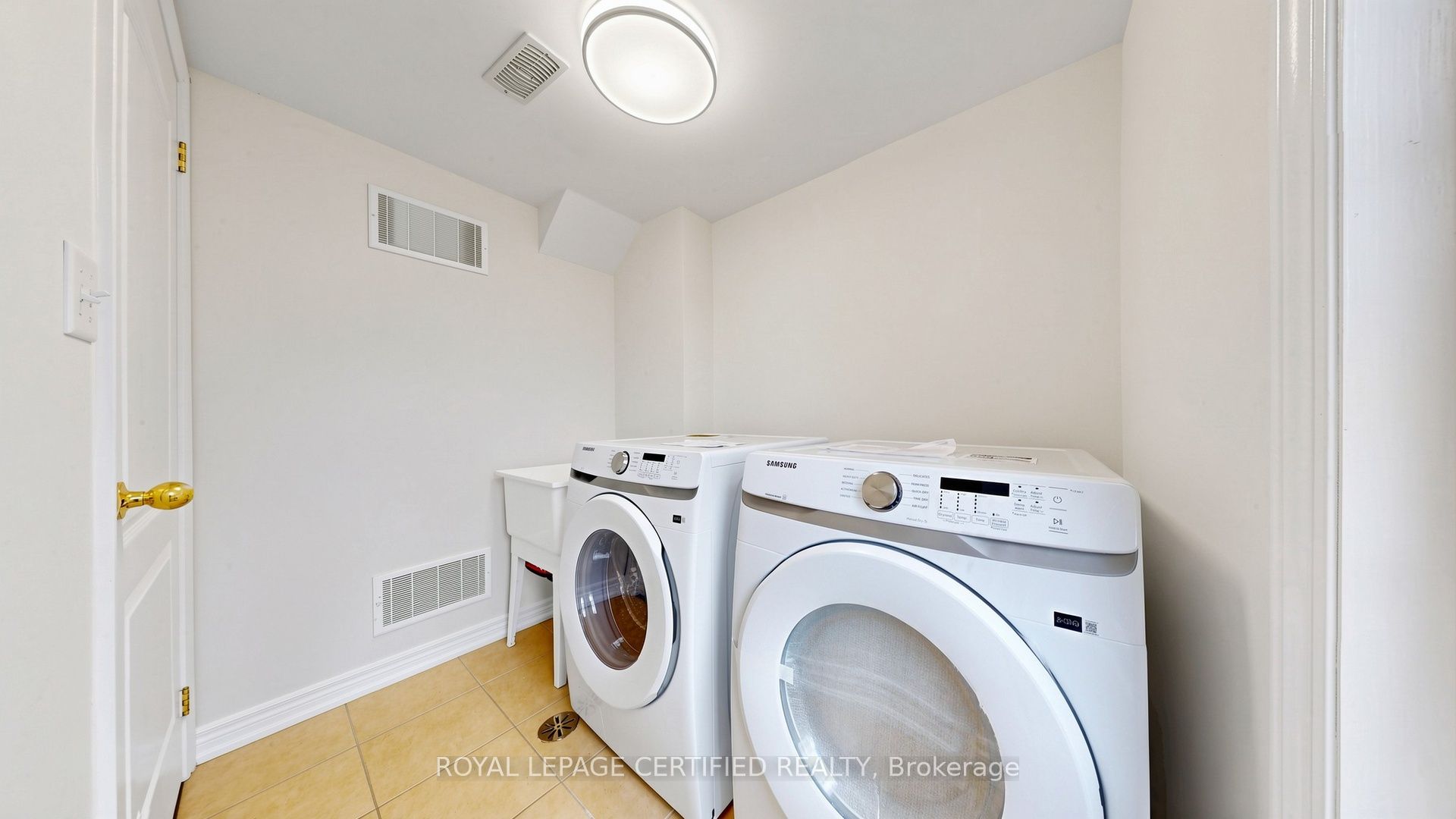 1380 Granrock Crescent Property Photo 39