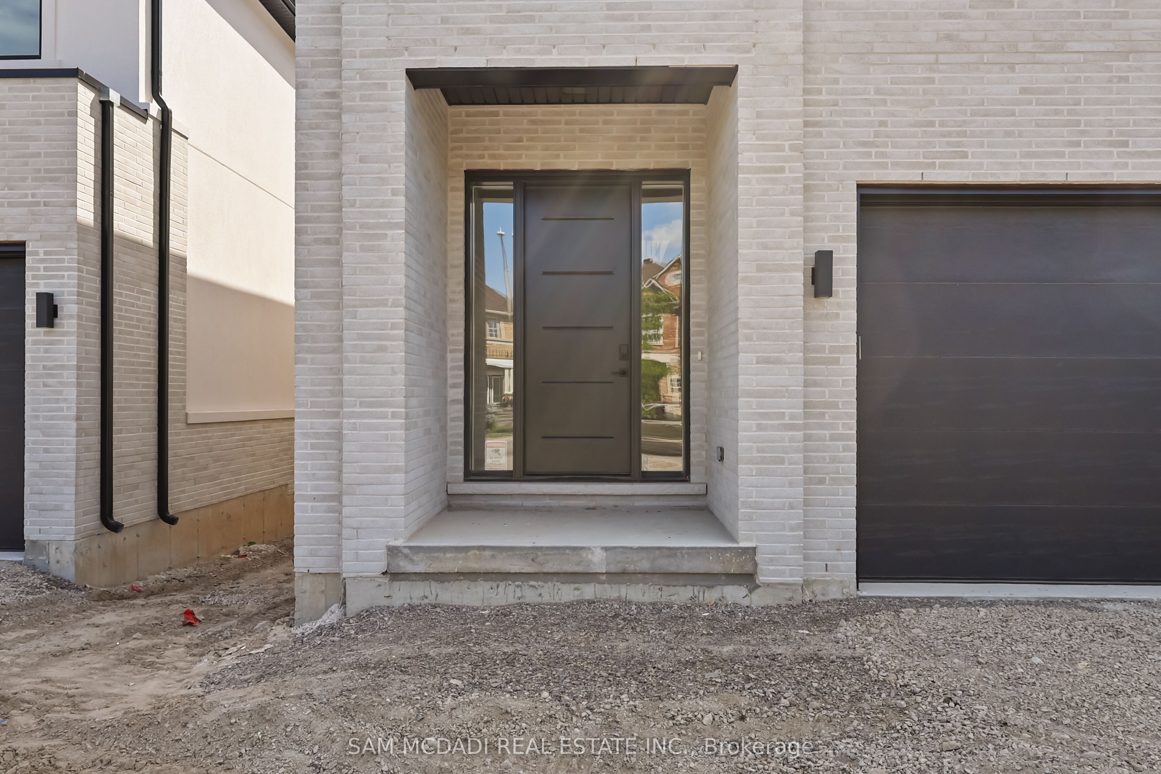 2354 Eighth Line Property Photo 2