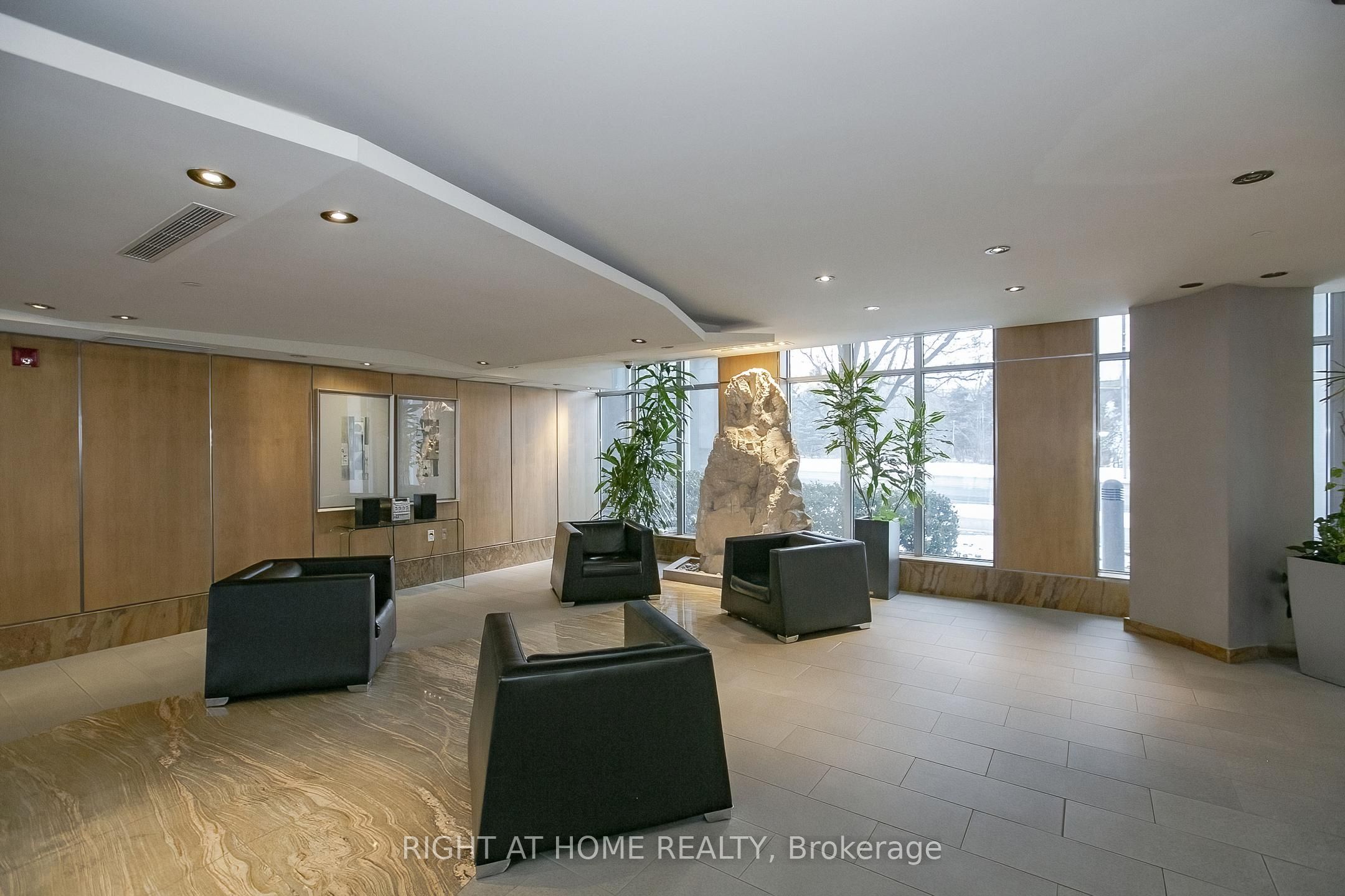 2119 Lake Shore Boulevard W 217 Property Photo 45