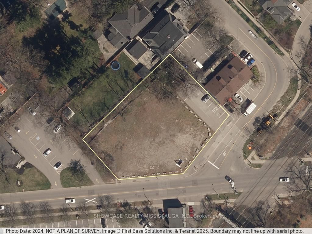 1139 Lorne Park Road Property Photo 4