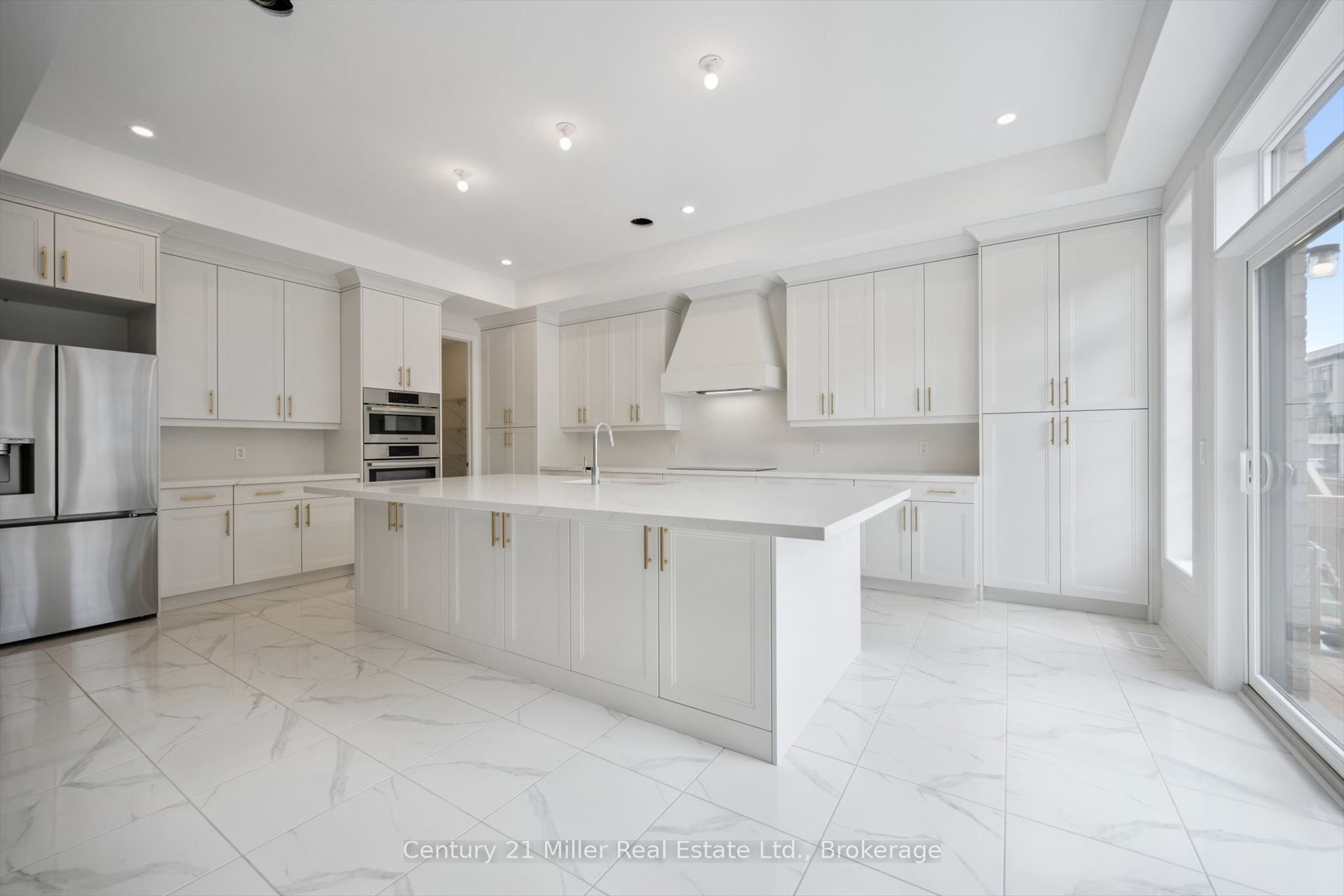 3262 Millicent Avenue Property Photo 11