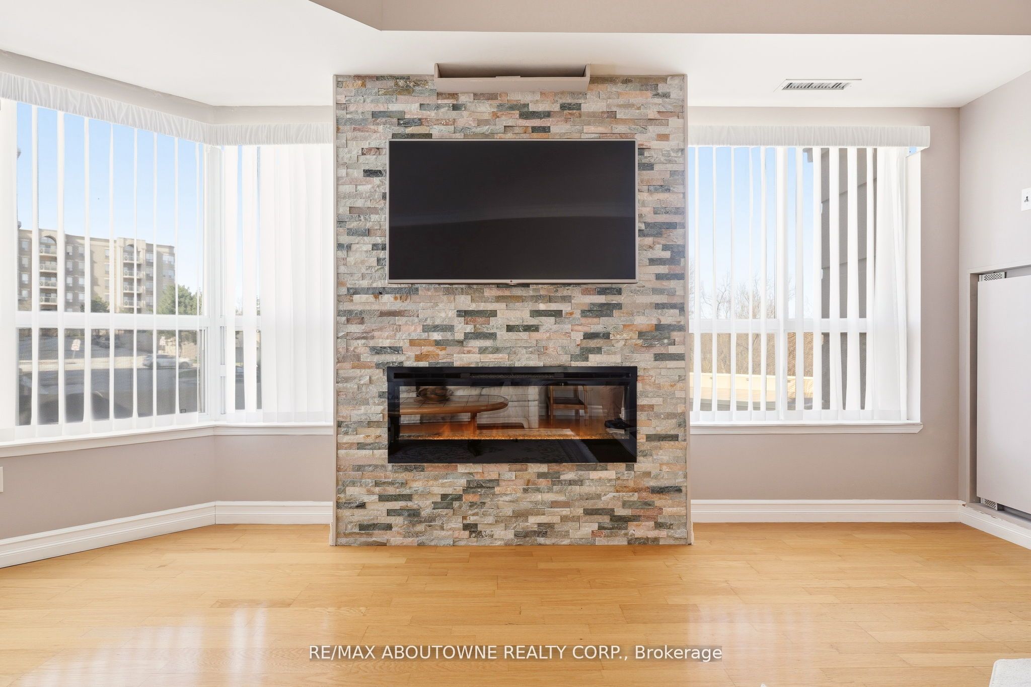 2085 Amherst Heights 209 Property Photo 16
