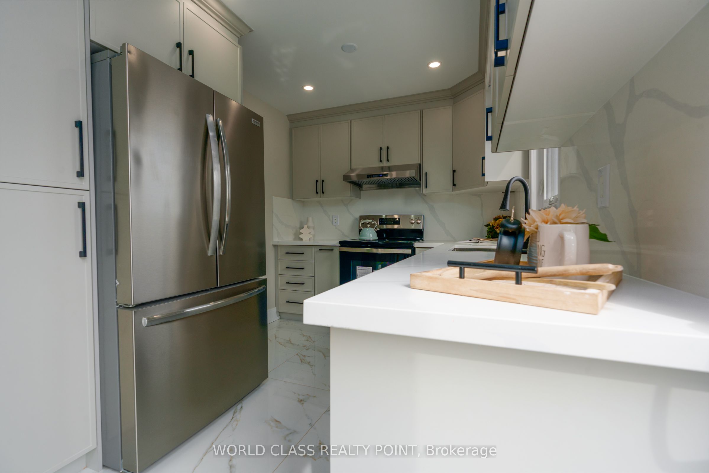 4272 Sawmill Valley Drive Property Photo 7
