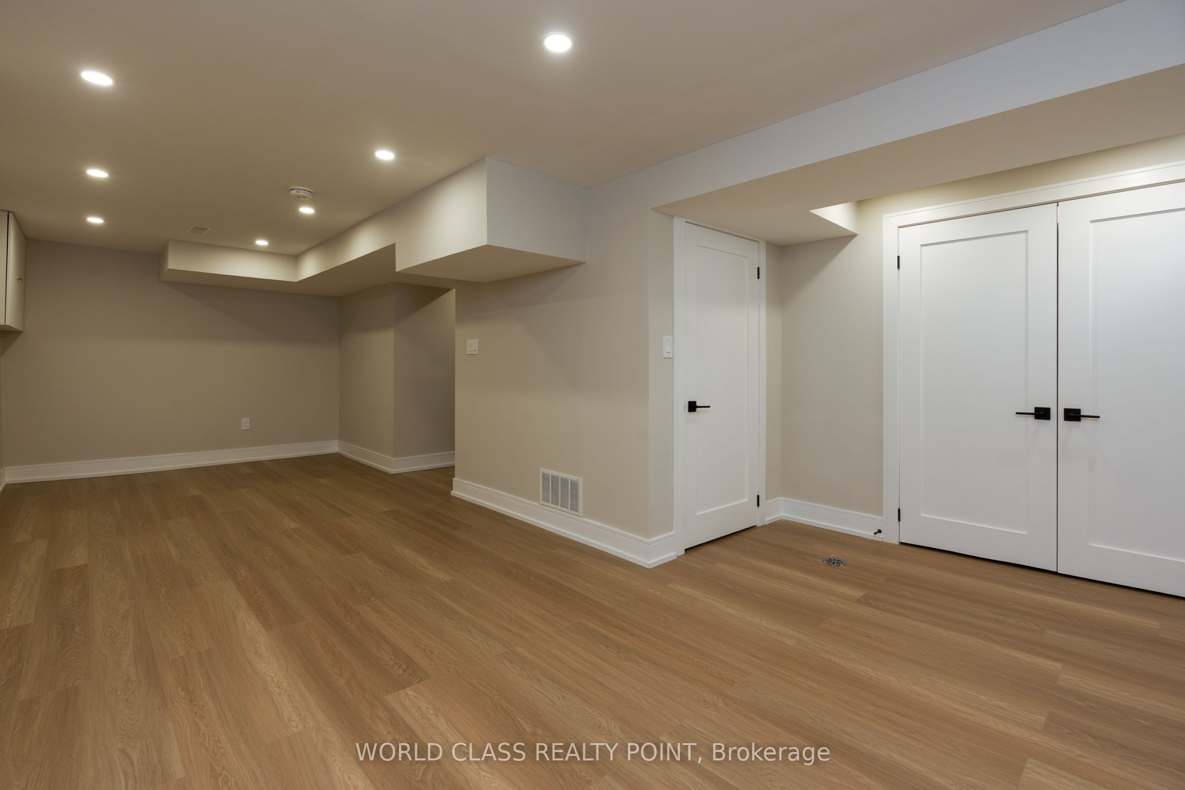 4272 Sawmill Valley Drive Property Photo 19