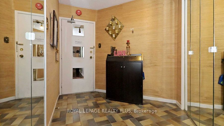 2323 Confederation Parkway 408 Property Photo 6