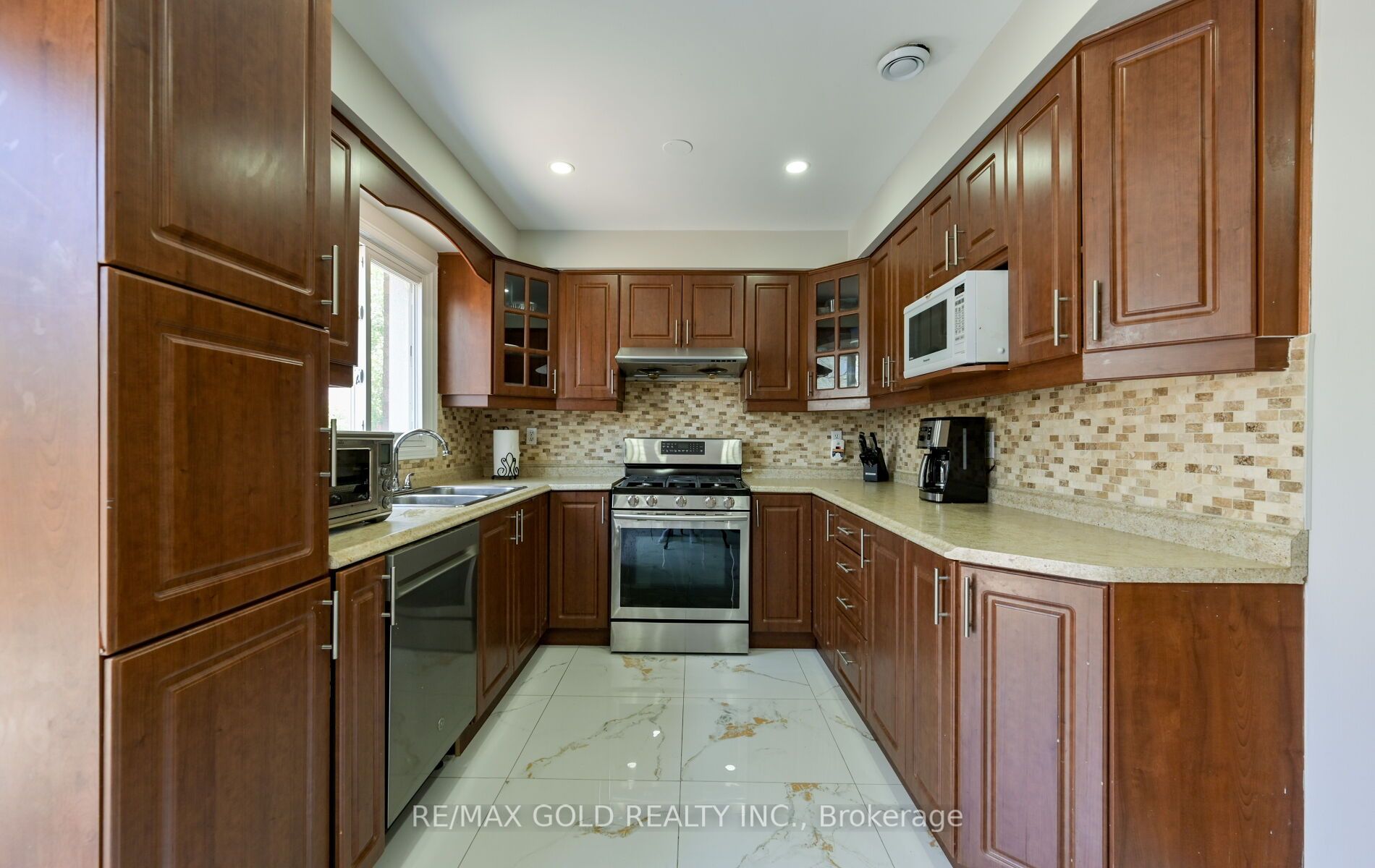 171 Fernforest Drive Property Photo 10