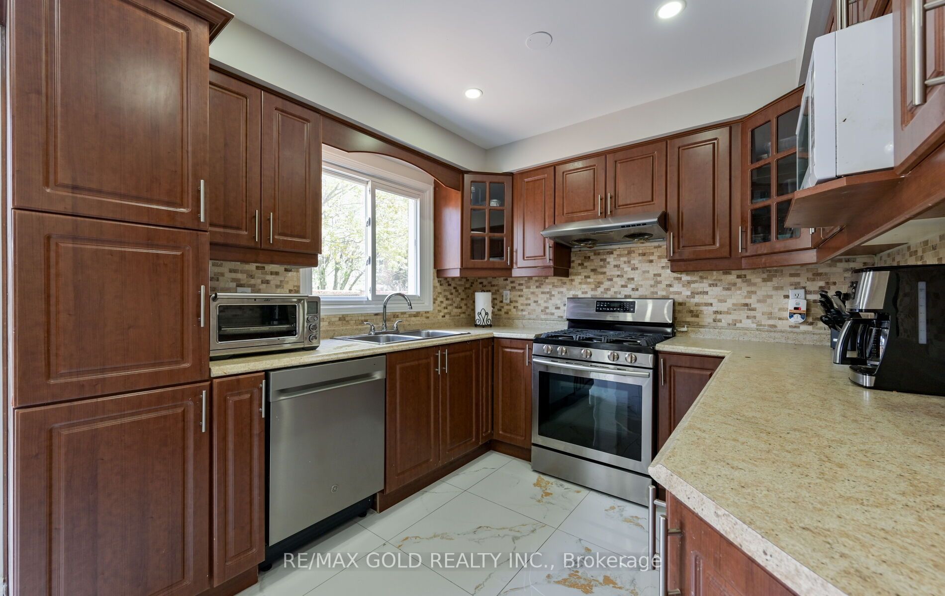 171 Fernforest Drive Property Photo 11