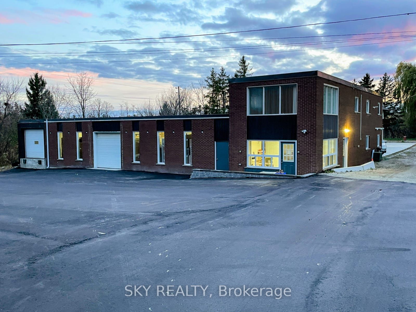 12478 5 (fifth) Line Property Photo 1