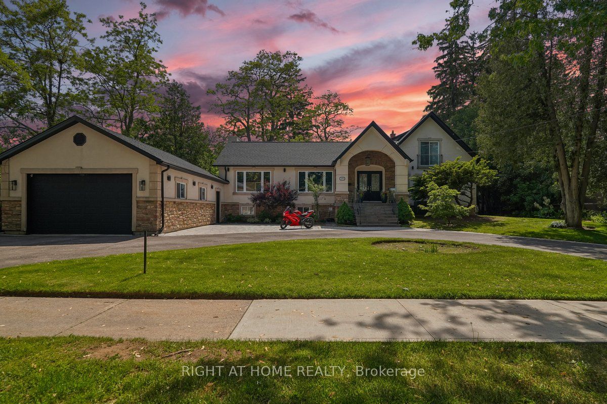 2090 Stonehouse Crescent Property Photo 2