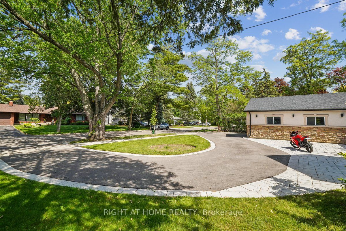 2090 Stonehouse Crescent Property Photo 4