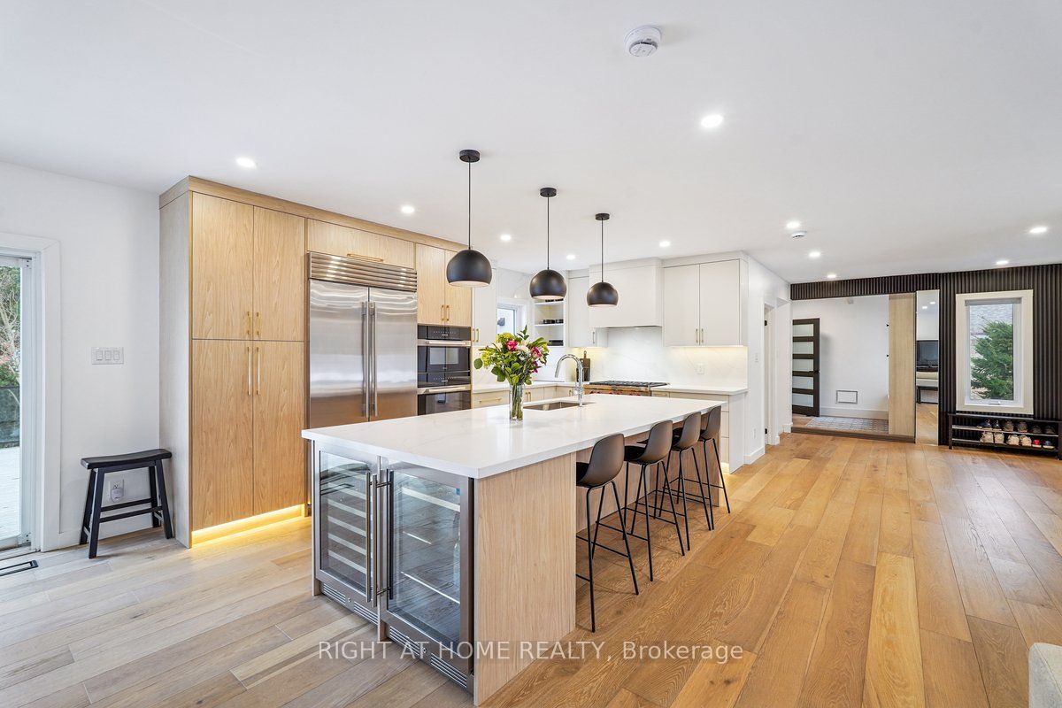 2090 Stonehouse Crescent Property Photo 6